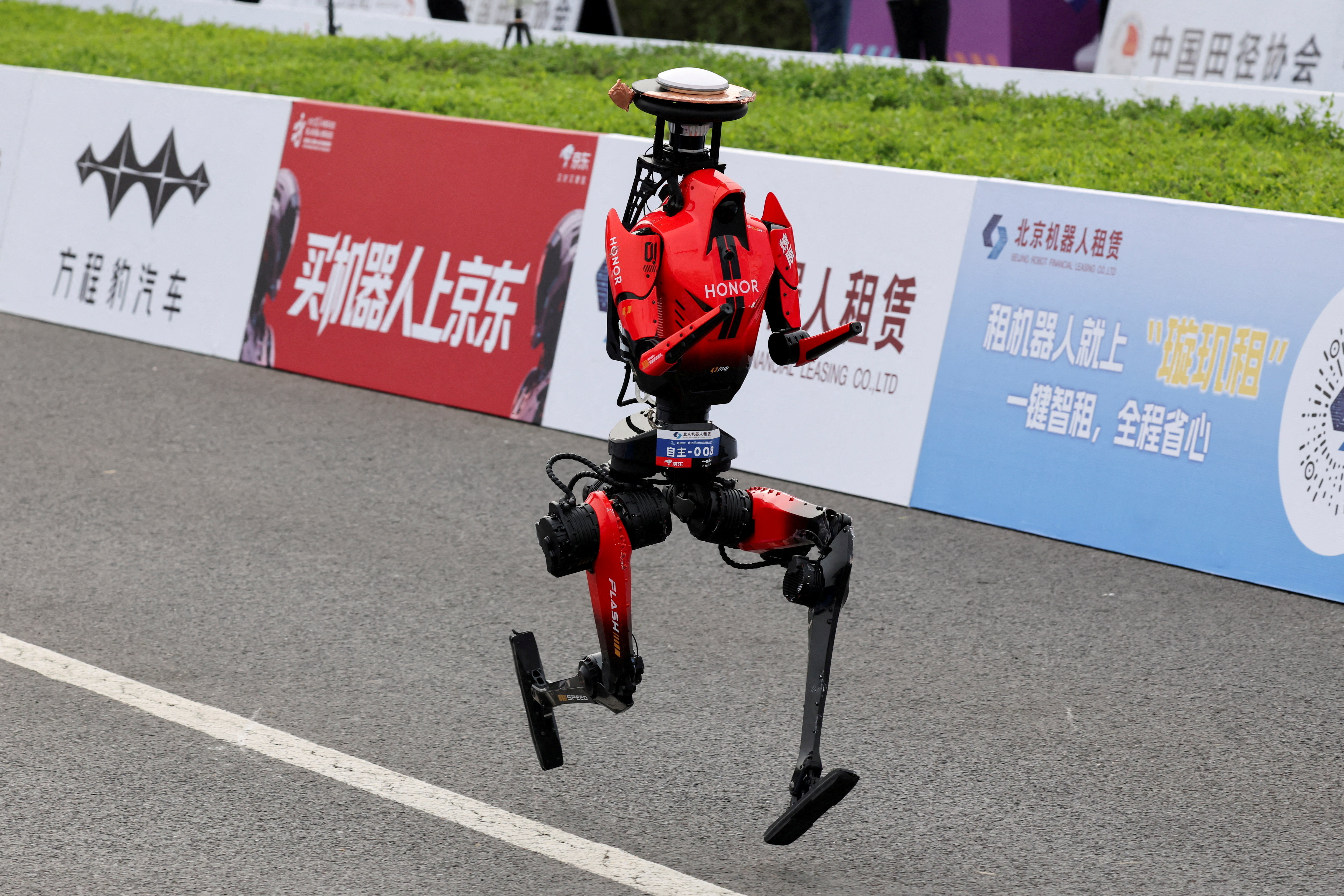 cover Chinese robot beats Usain Bolt&#8217;s 100m world record in test run