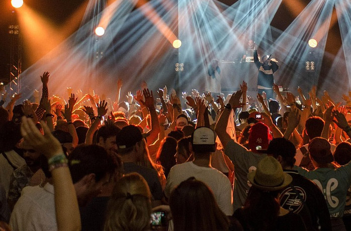 cover Cypriot teen attacked for dancing with girl at Cretan festival
