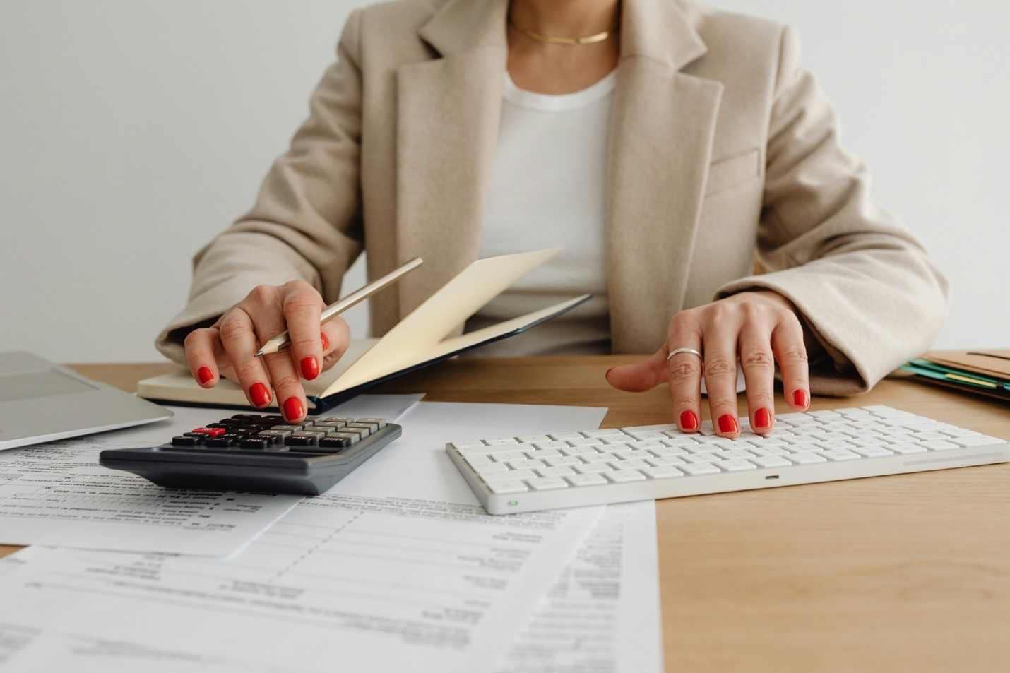cover What financial advisors say women should know, according to Belle Burden’s Strangers