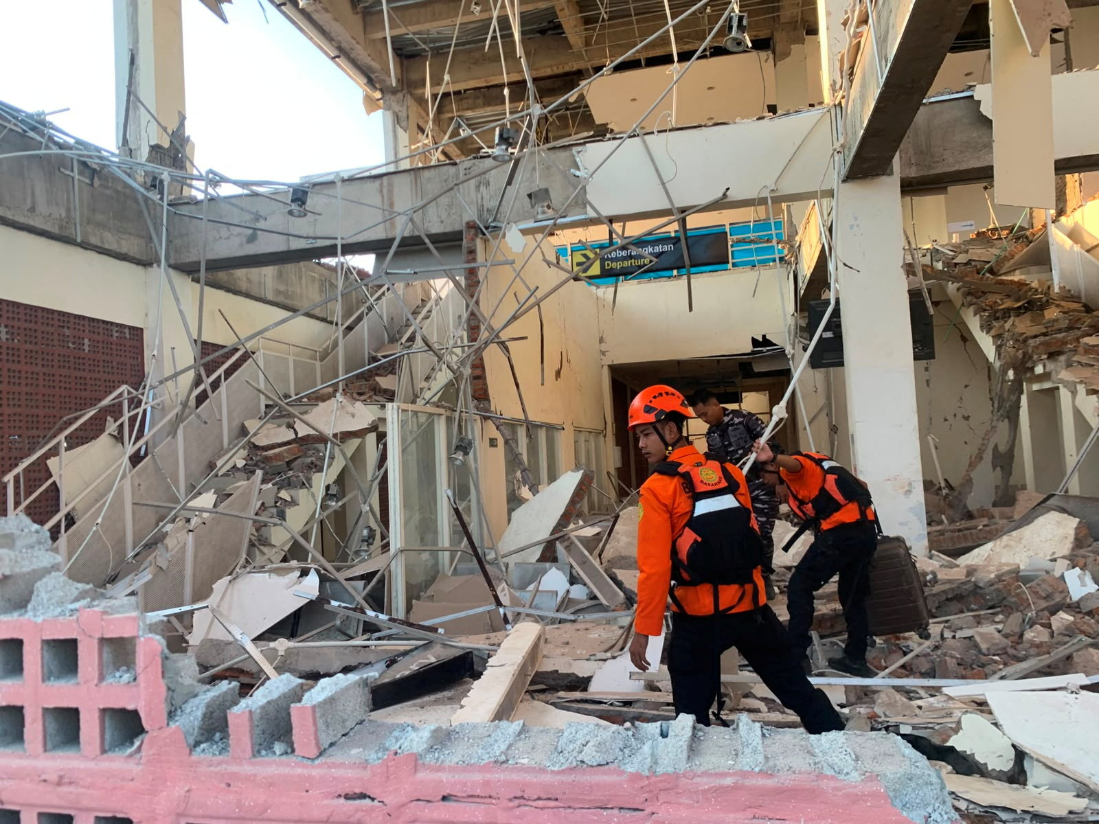 cover Five dead after magnitude 7.7 earthquake strikes off Indonesia