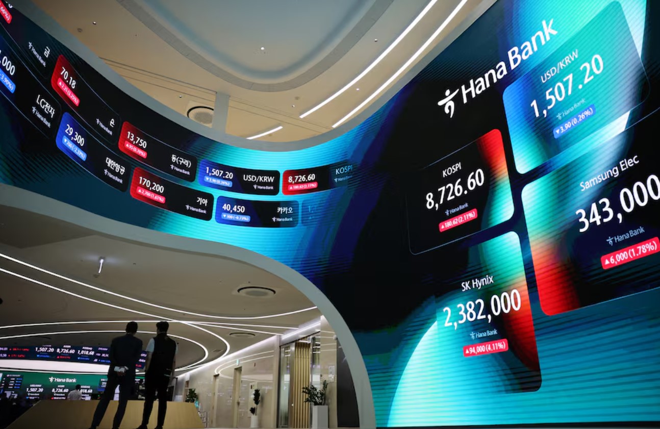 cover Global funds bet on South Korean chipmakers after leverage-driven July collapse