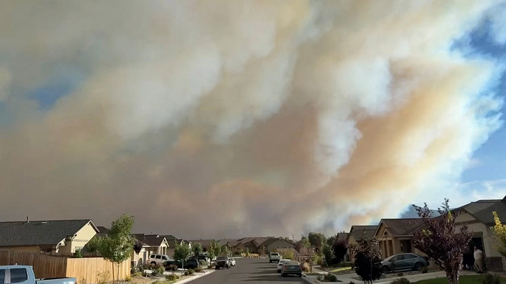 cover Tens of thousands ordered to evacuate in Nevada as fire threatens Reno