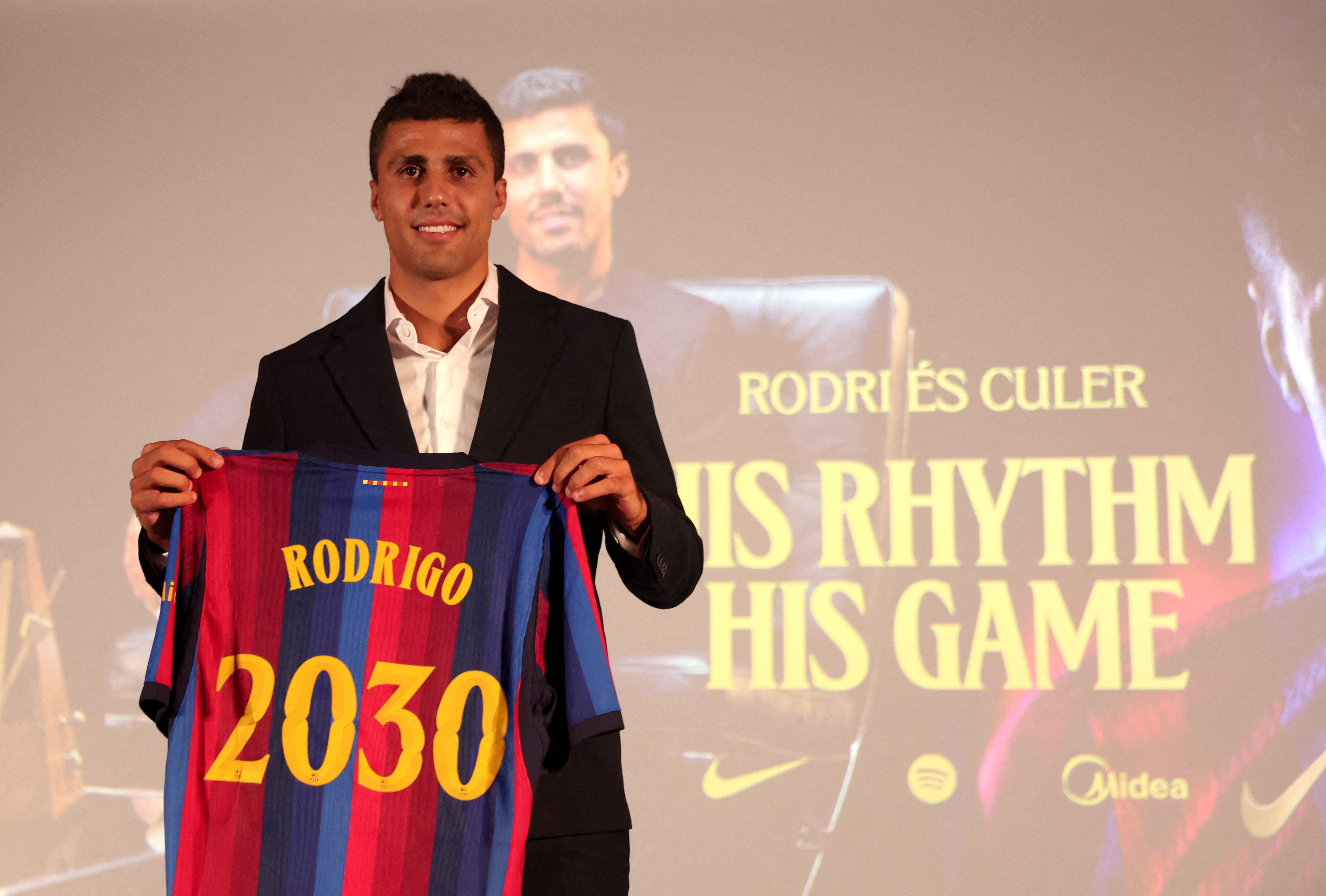 cover Rodri ends glittering Man City spell with move to Barca