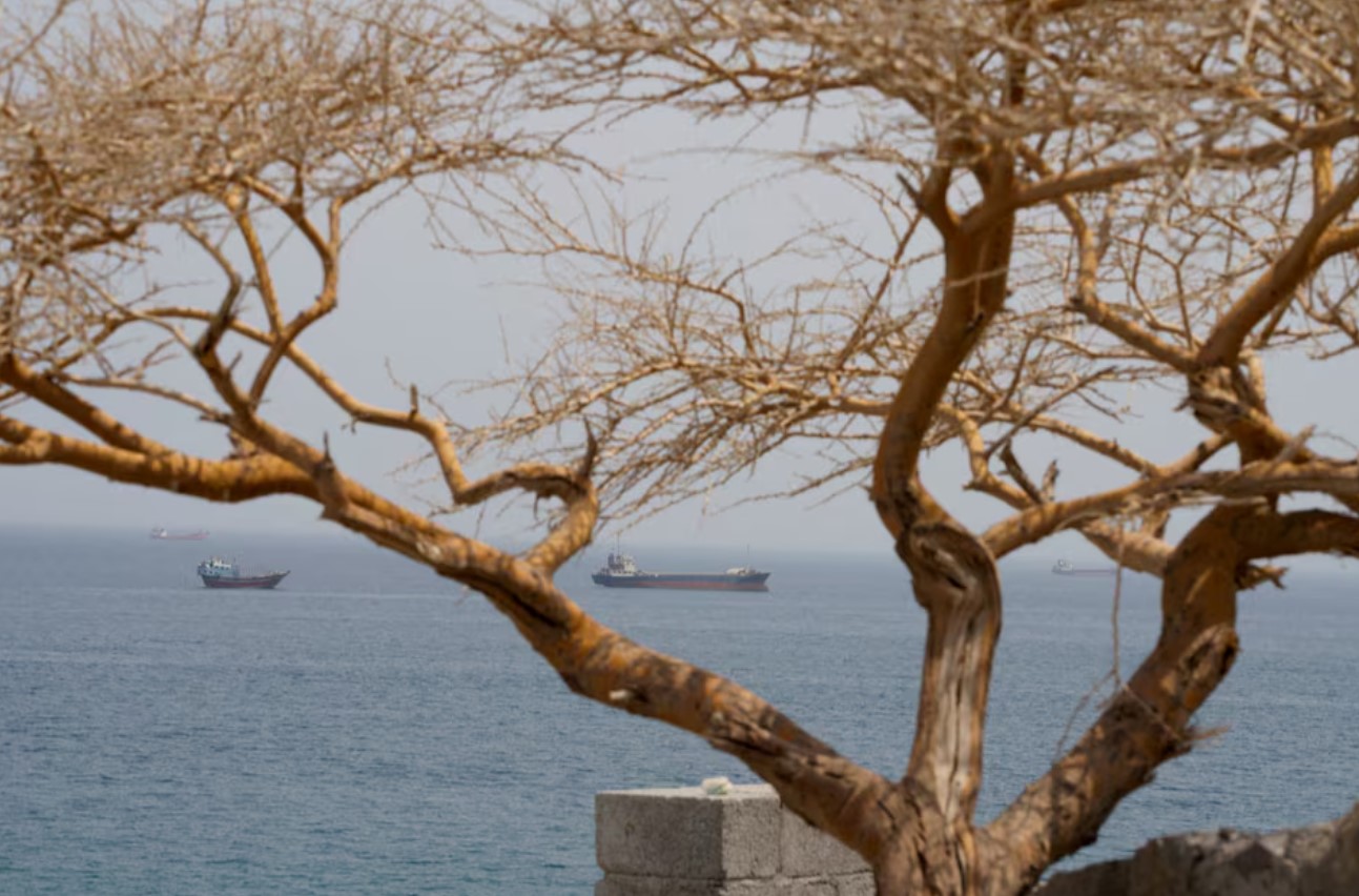 cover Strait of Hormuz shipping traffic drops to six vessels amid fading peace hopes