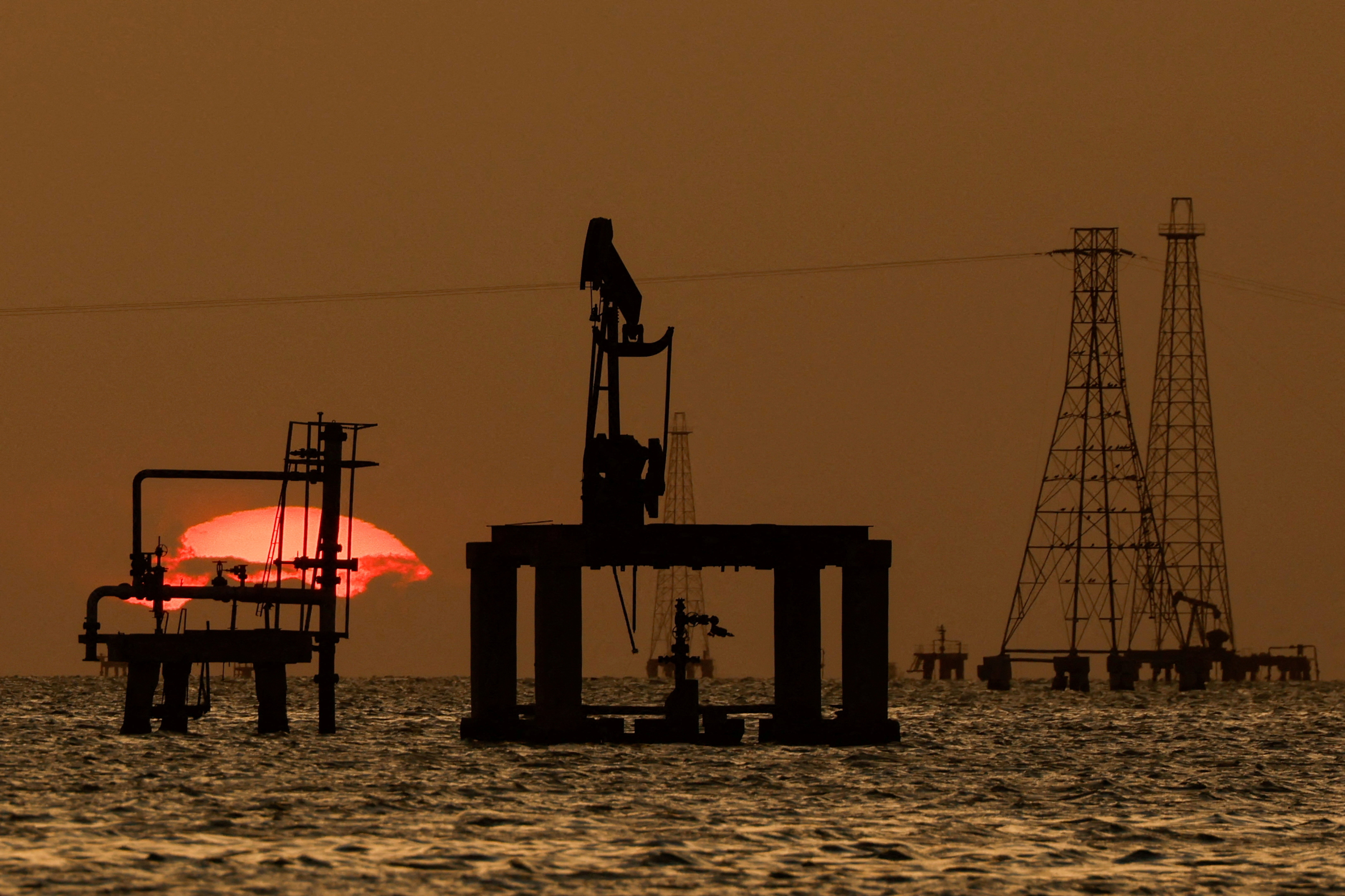 cover Trump&#8217;s oil deal with Venezuela raises red flags for some major producers, sources say