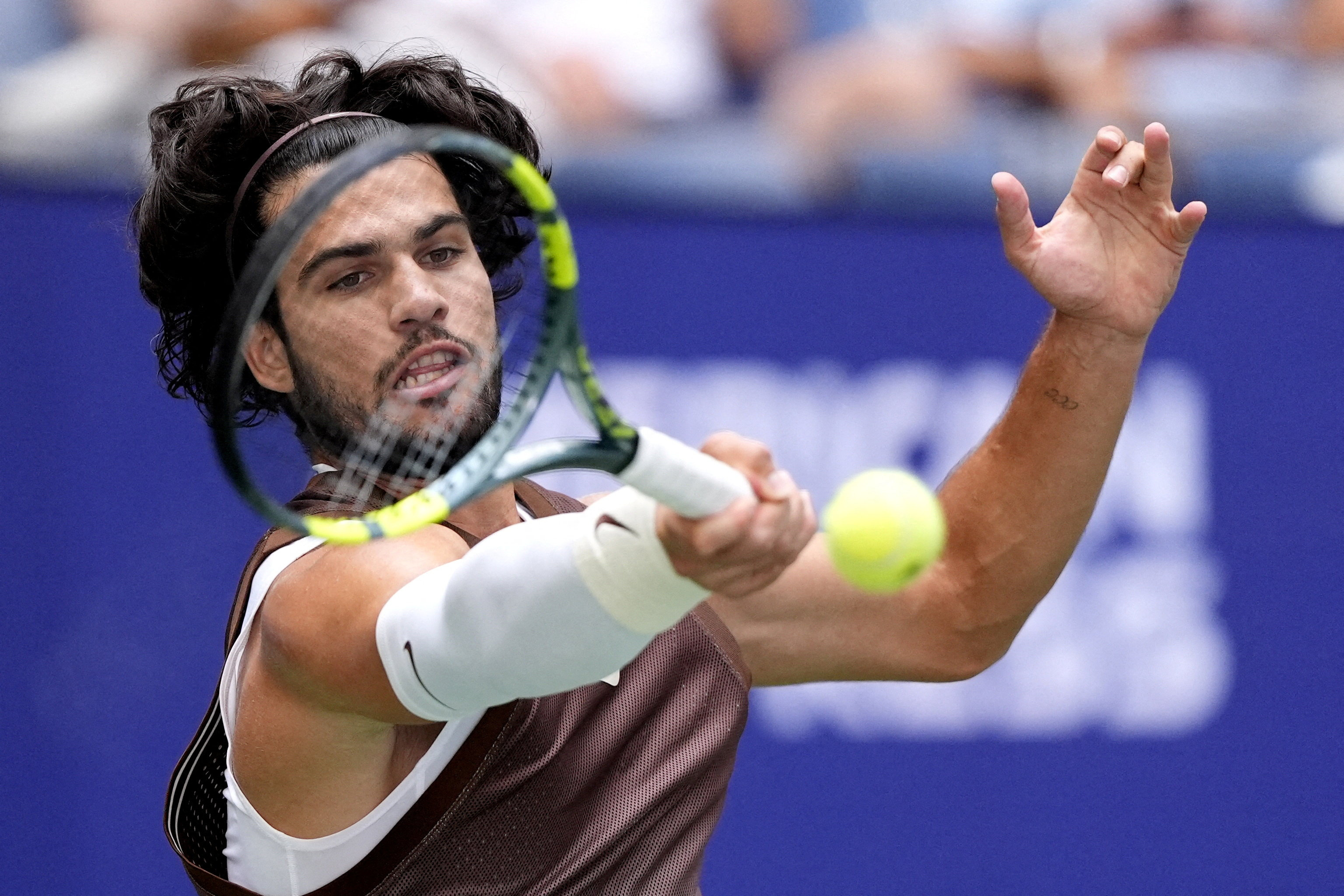 cover Alcaraz keeps US Open party going, Sabalenka complains of cannabis smell in win