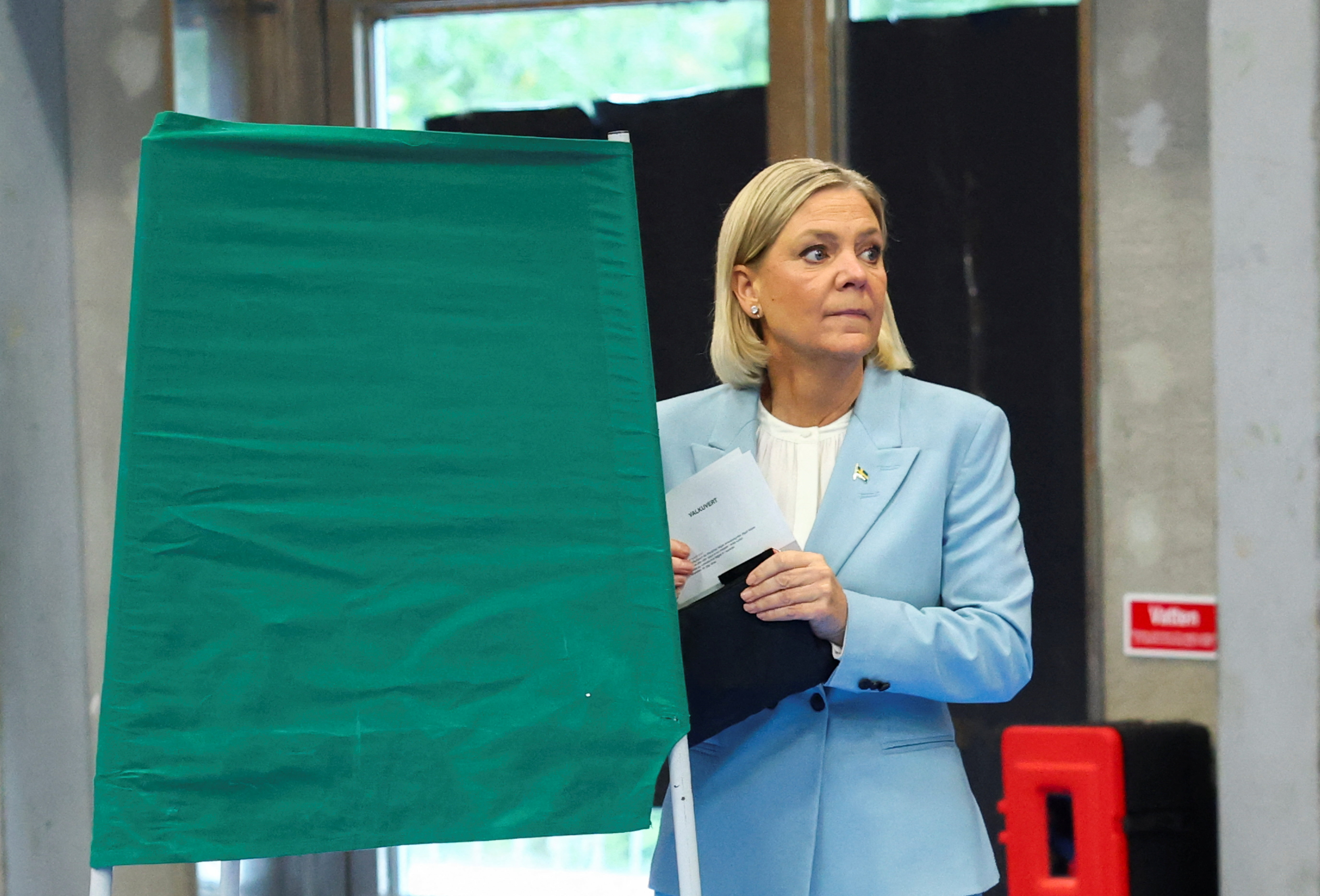 image Swedes vote in election that could usher far right into government