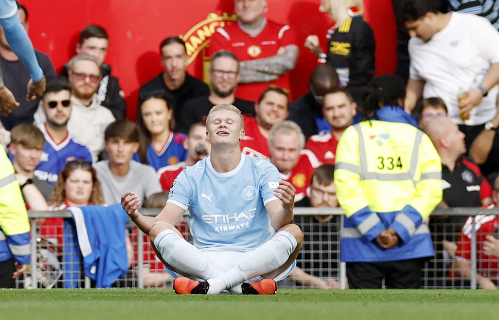 cover Haaland scores controversial winner for 10-man City in Manchester derby