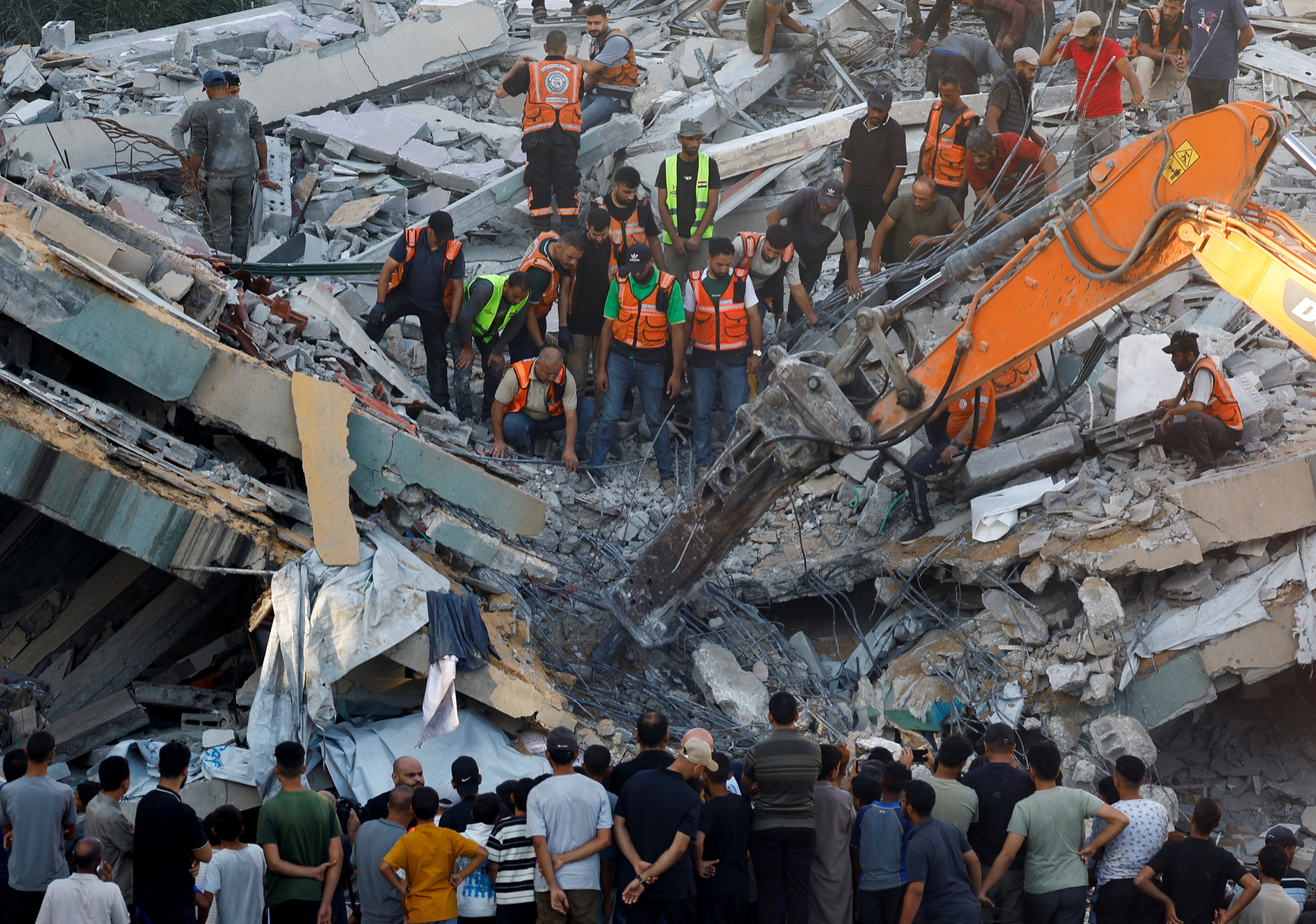 cover Gaza building collapse kills 12, nearly 100 feared trapped