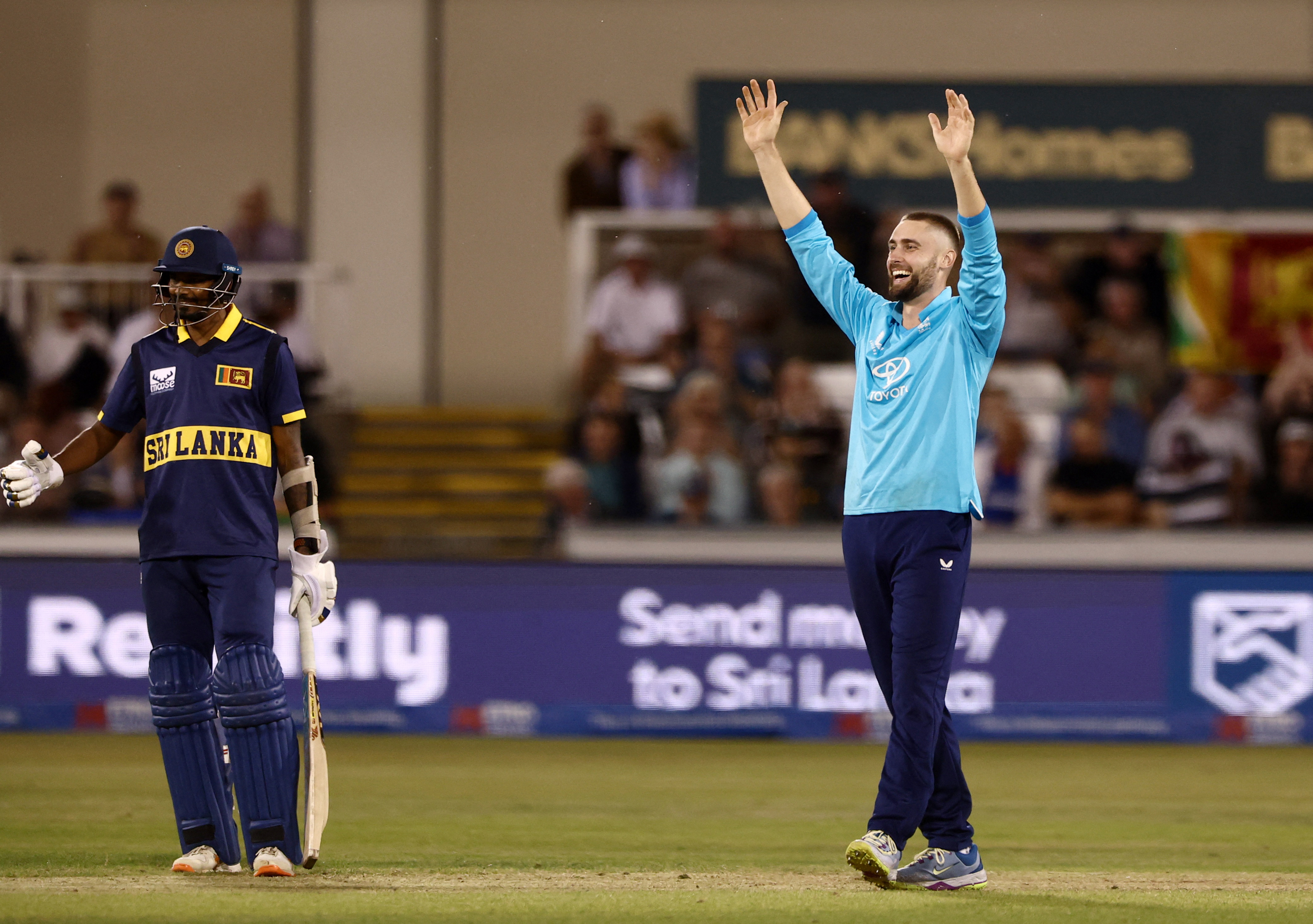 cover Jacks stars as England crush Sri Lanka