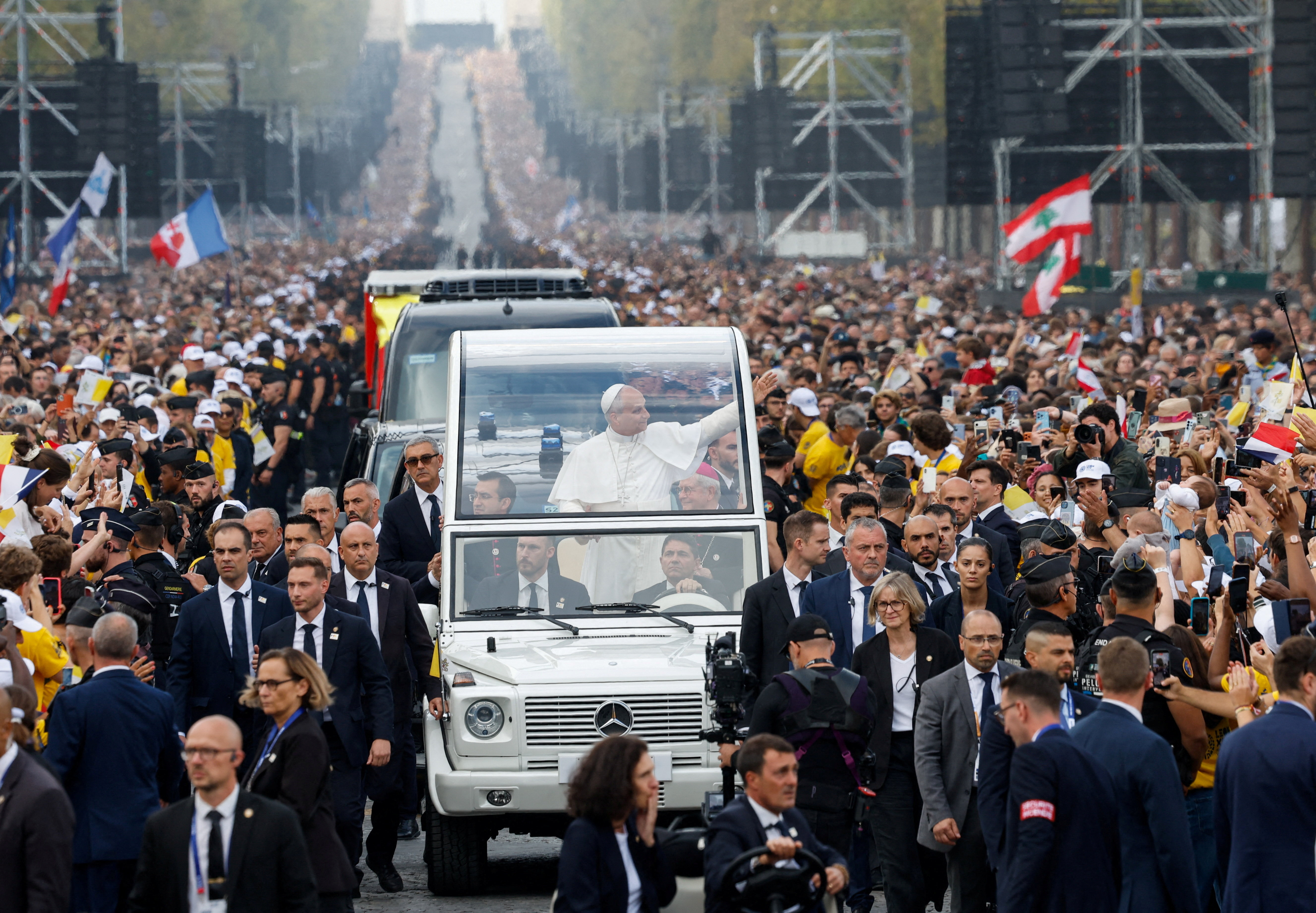 cover Huge crowd greets pope with &#8216;Leo&#8217; chants at France tour&#8217;s biggest event