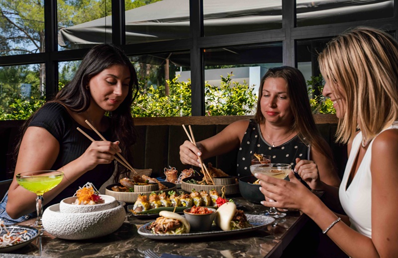 cover Student days at Akakiko, To Elliniko: quality food at 20% discount