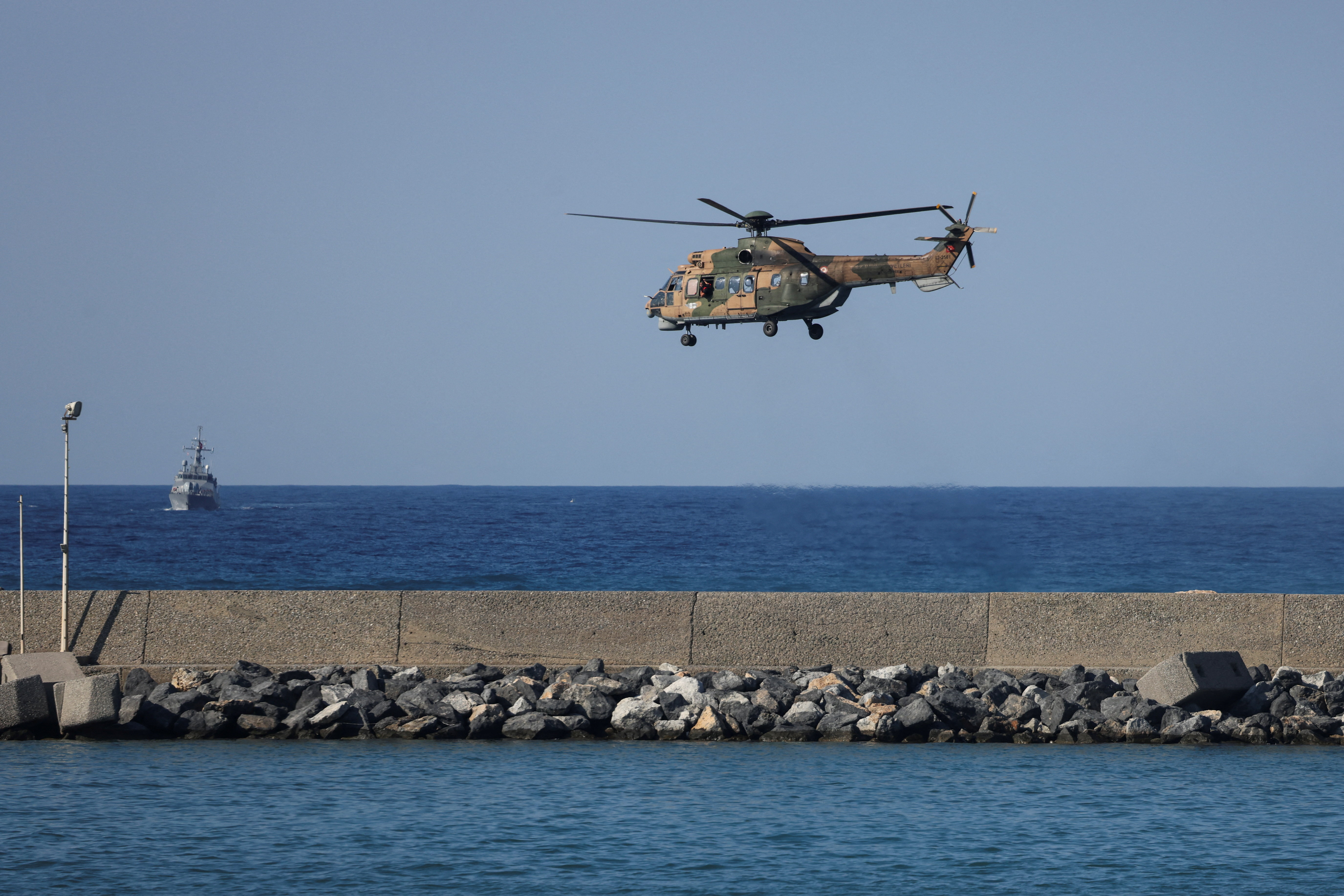 cover Deep-sea rescue vessel arrives off Kyrenia