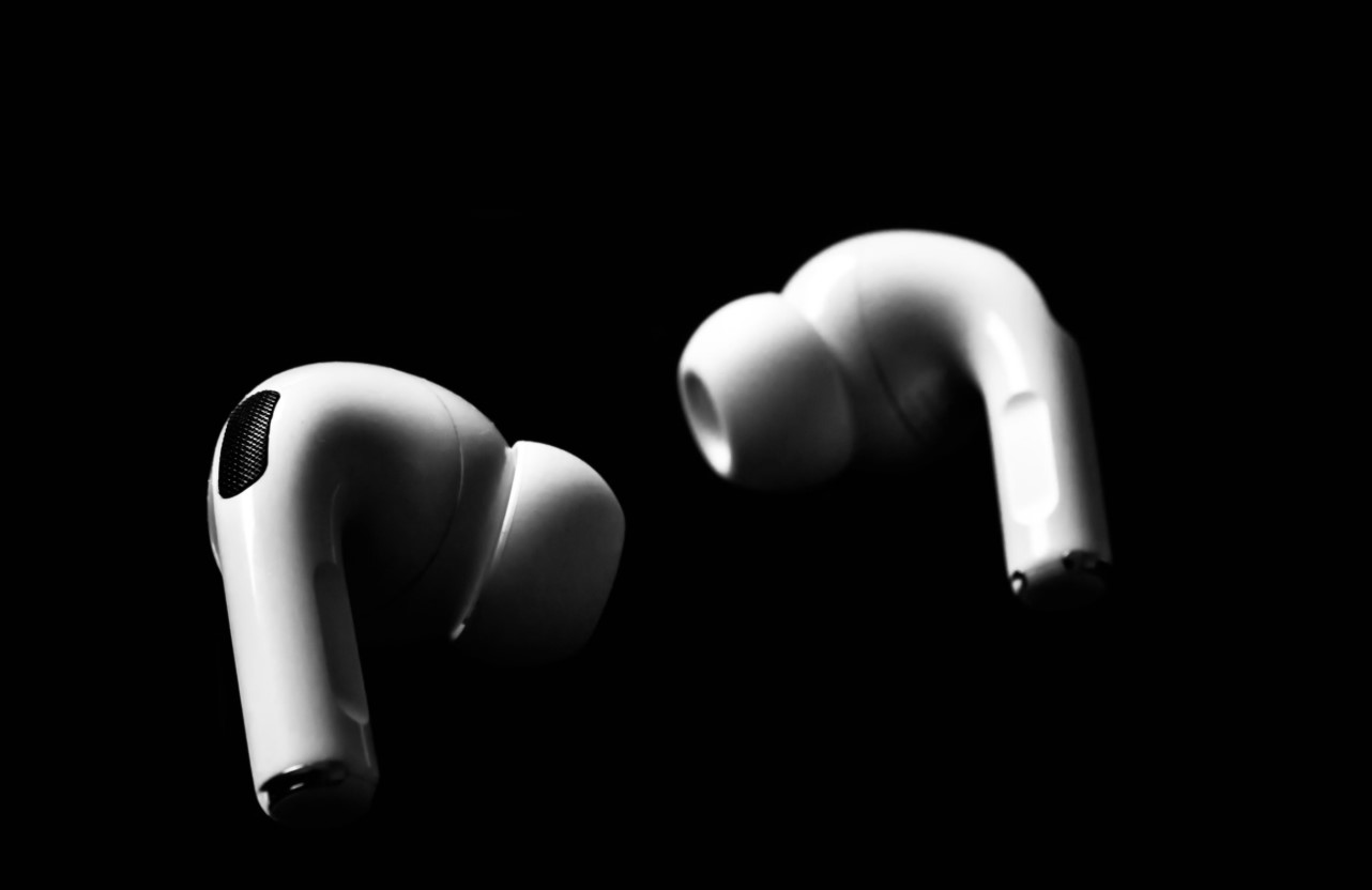cover Open wireless stereo devices buck trend in falling global audio market