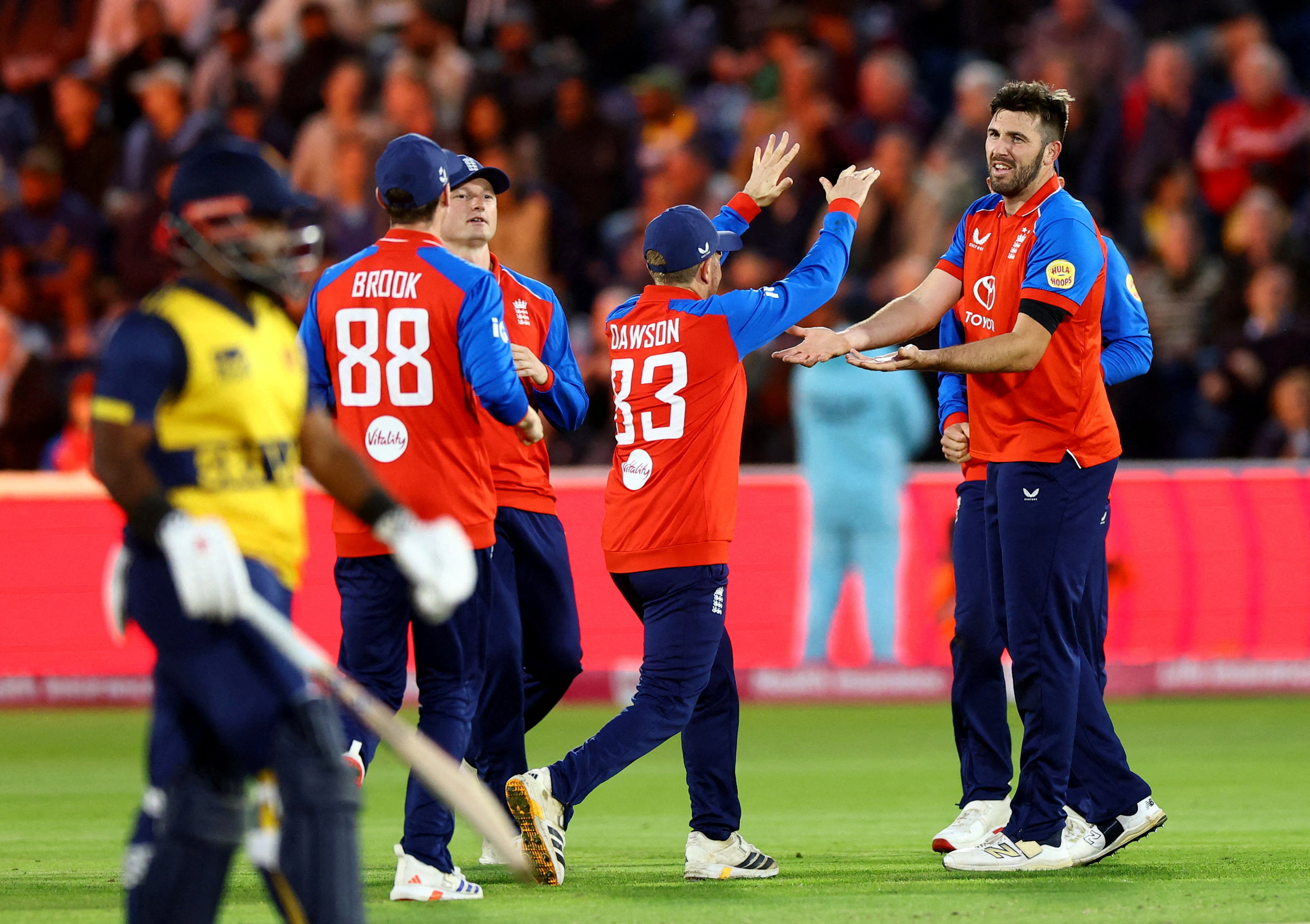 cover England beat Sri Lanka by six wickets to secure T20 series 2-0