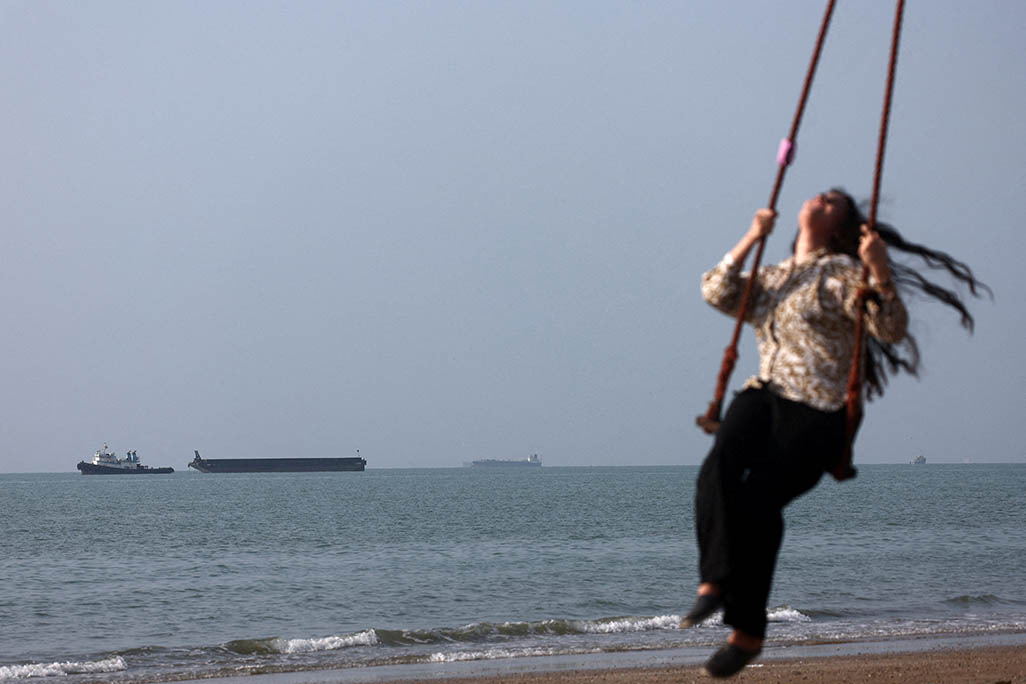 cover Iran ready to reopen Strait of Hormuz if US eases military pressure and lifts blockade