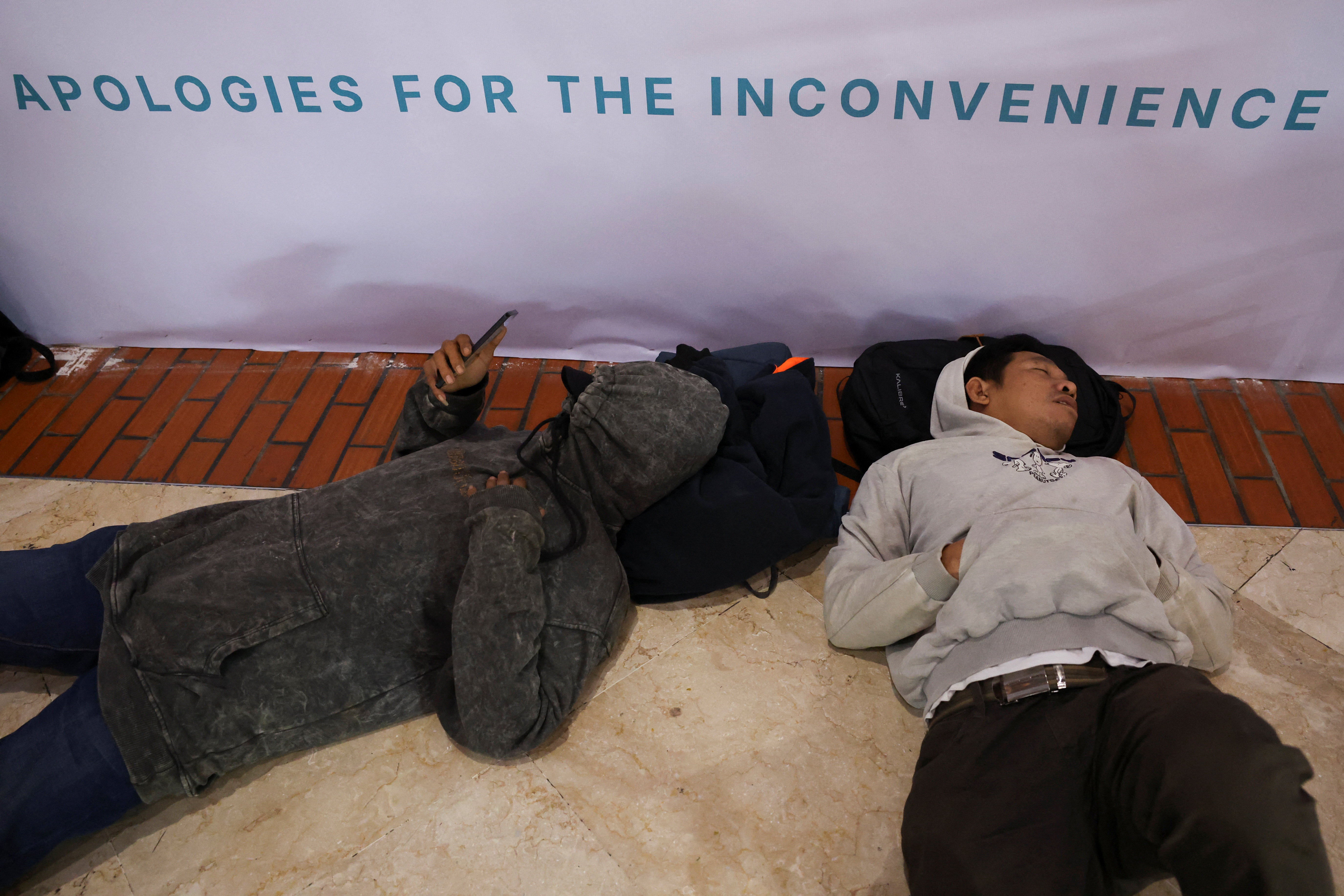 cover Indonesia&#8217;s Anak Krakatau eruption halts flights, schools, fishing