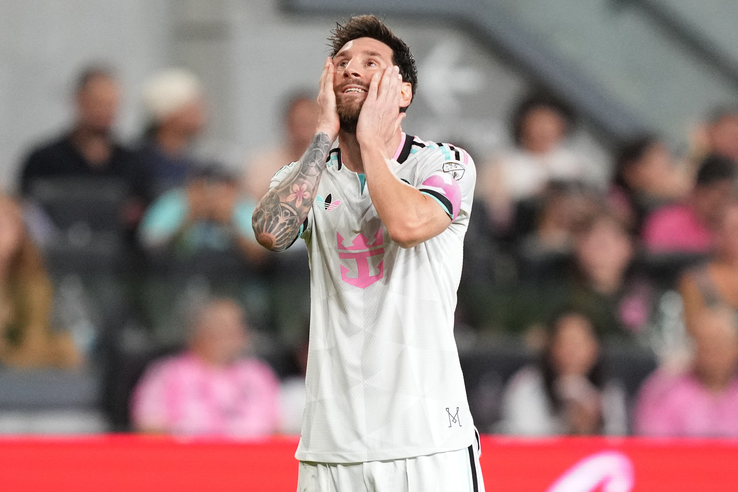 cover Messi scores 100th goal for Inter Miami in Cameones Cup victory over Cruz Azul