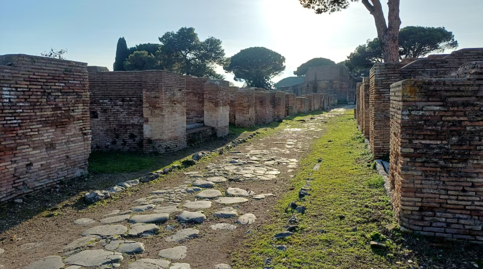 cover Study shows marvels of the Roman Empire&#8217;s road network