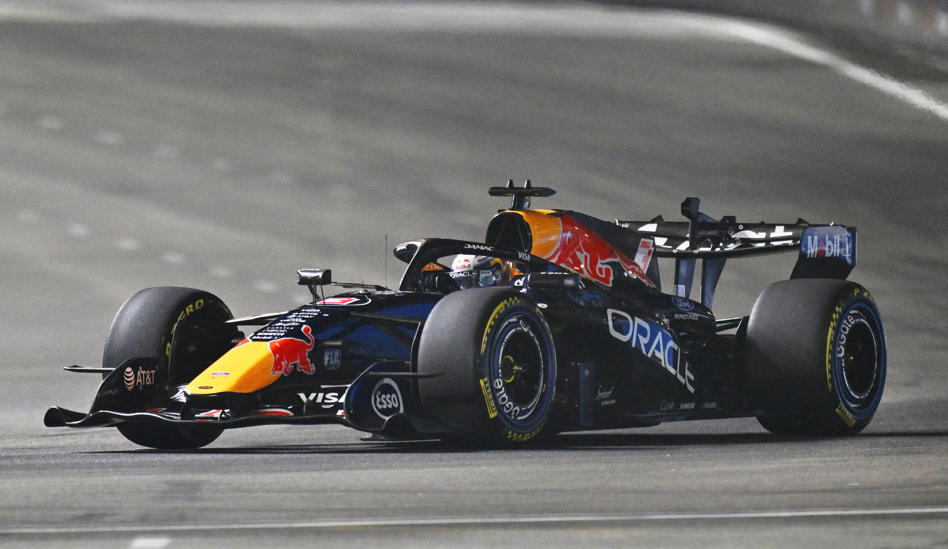 cover Verstappen pips Russell to sprint pole at Singapore Grand Prix