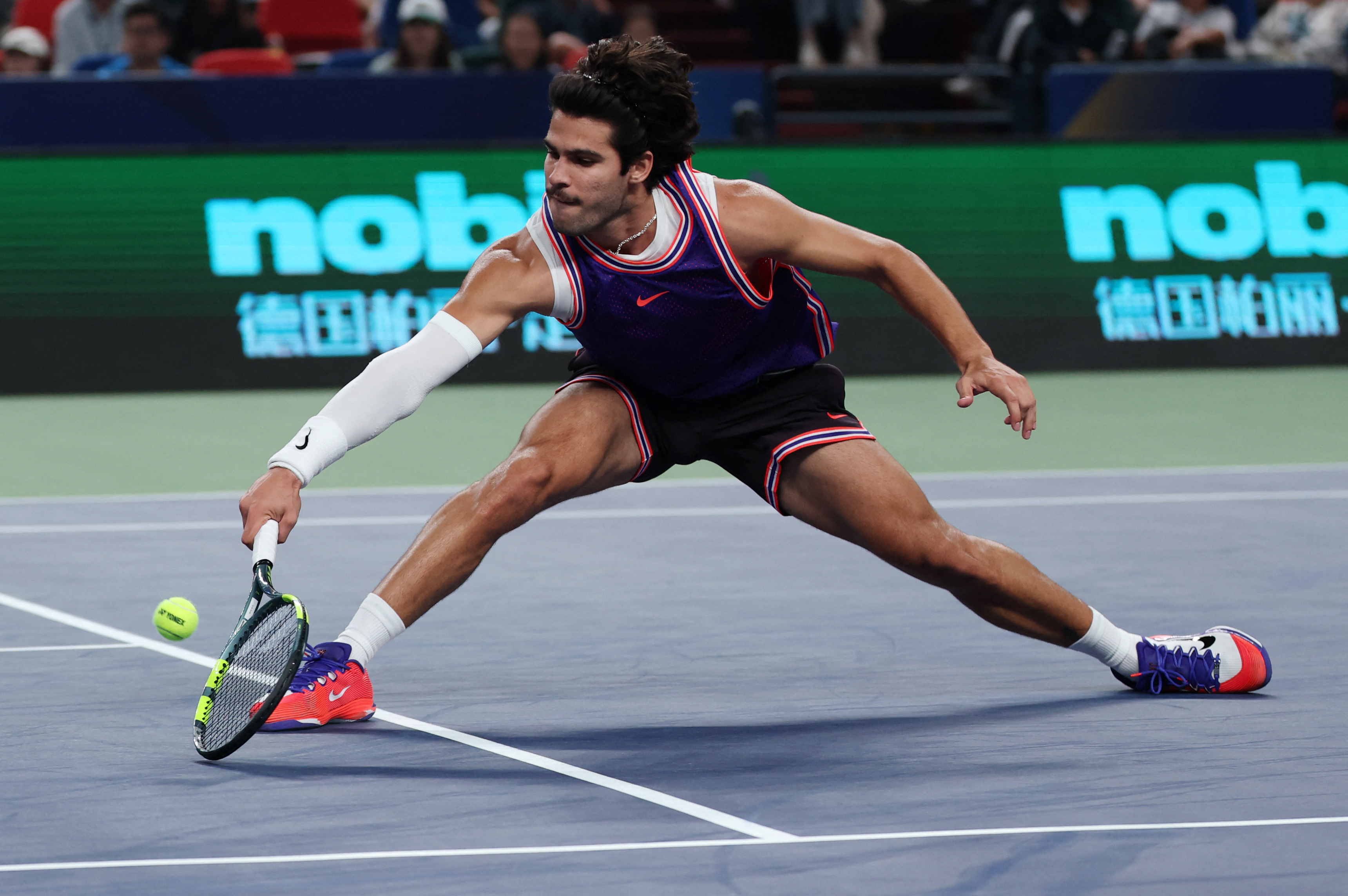 cover Bergs stuns Alcaraz as Zverev claims year-end top ranking