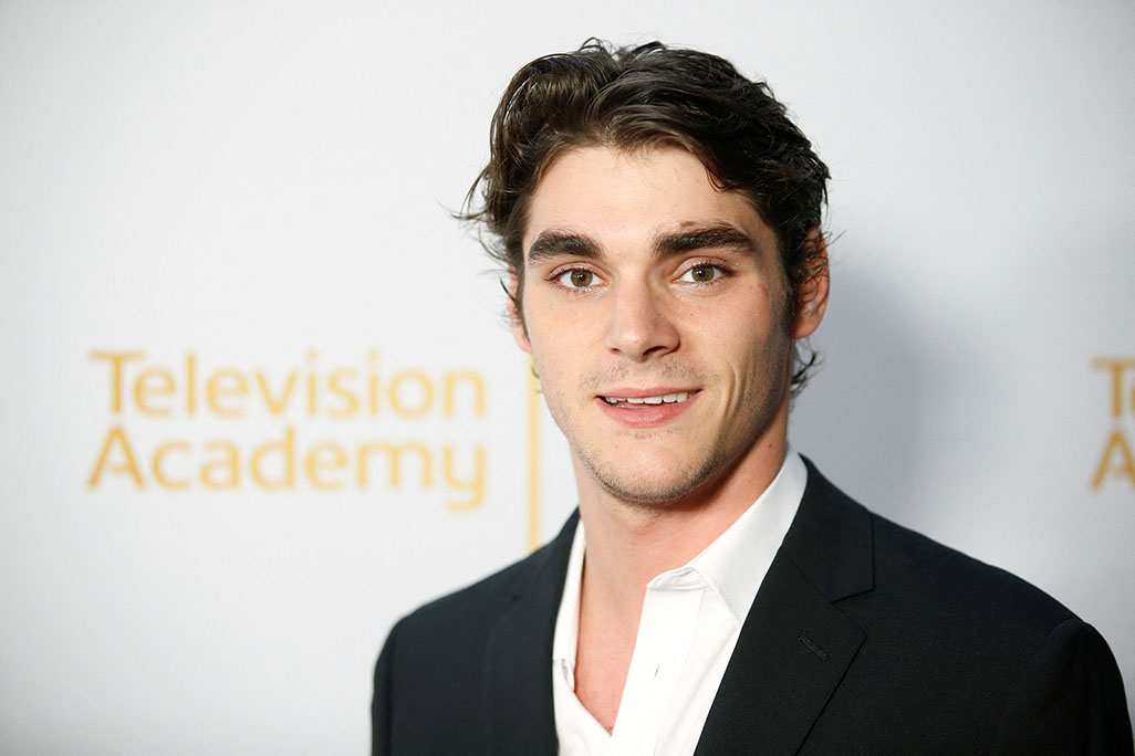 cover Breaking Bad actor and disability rights activist RJ Mitte dead at 34