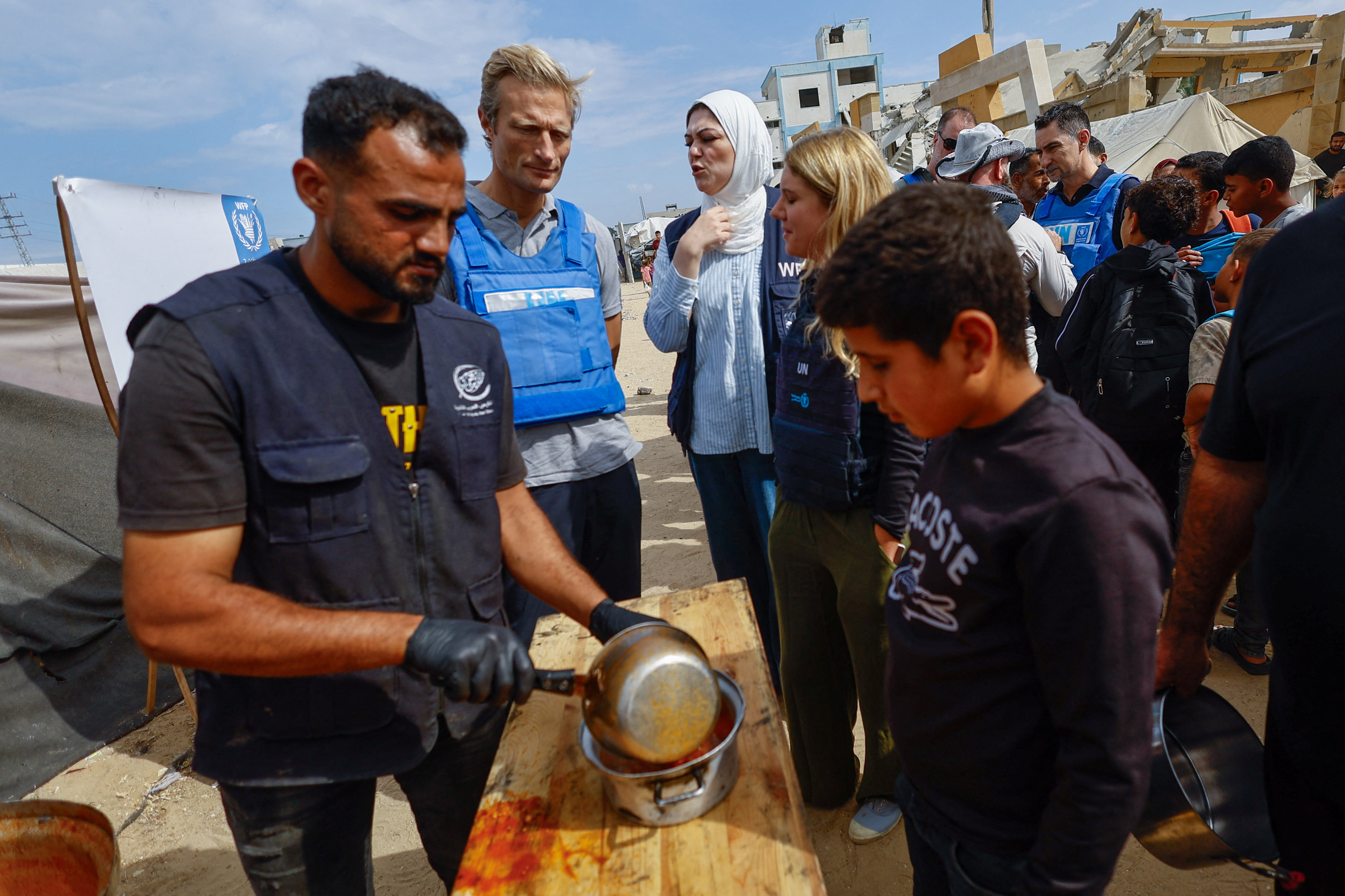 cover UN cuts Gaza food aid as funding crisis deepens