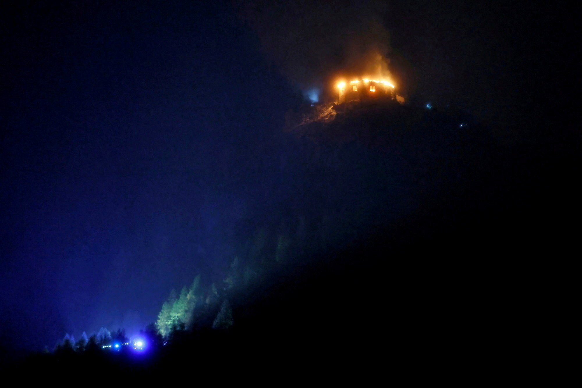 cover Fire devastates former Nazi guest house &#8216;Eagle&#8217;s Nest&#8217;