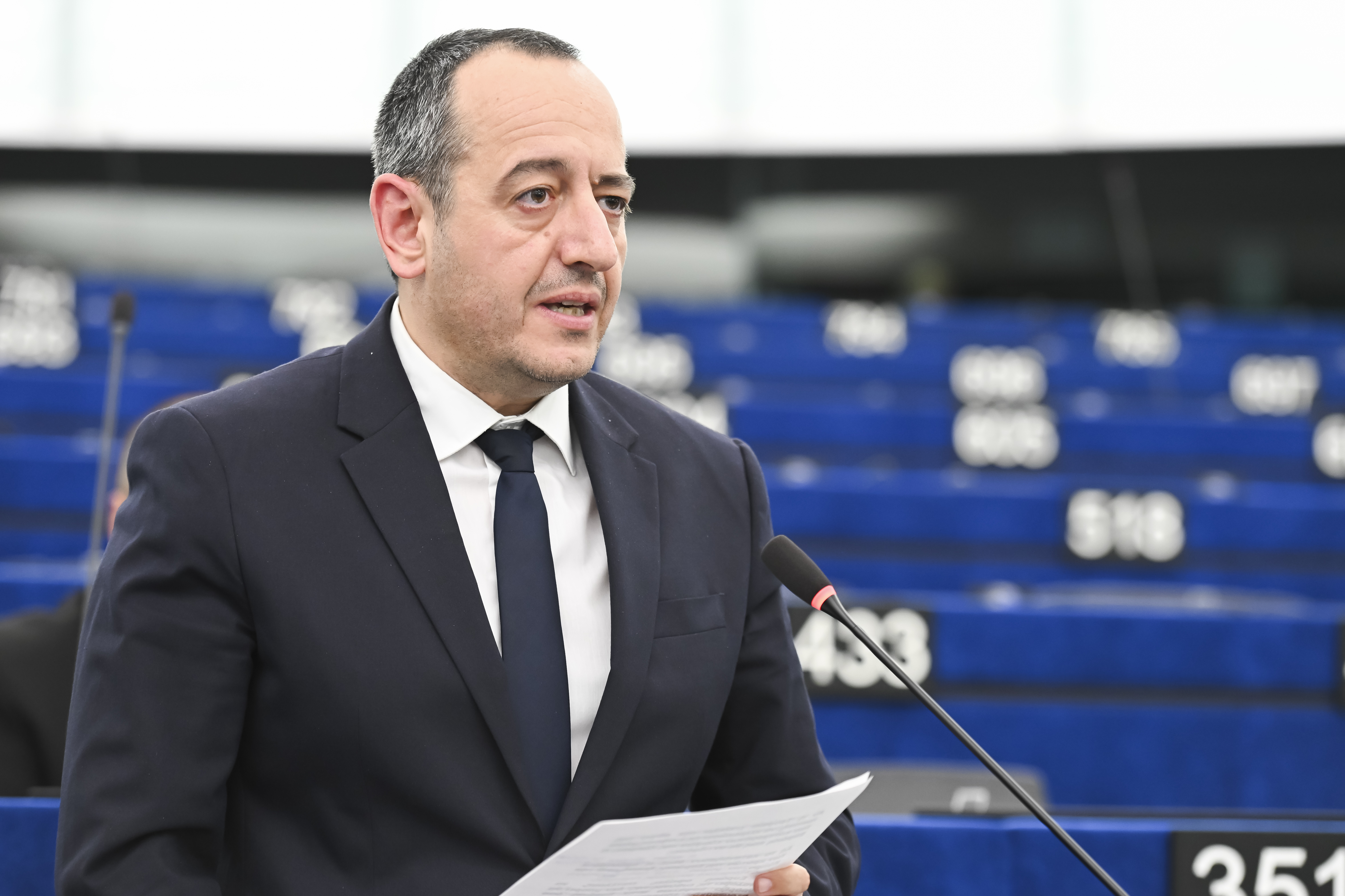 cover Geadi: France has fallen into the hands of the far left and illegal immigrants