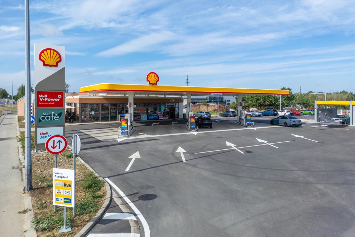cover Coral Shell Licensee inaugurates its 100th service station outside Greece