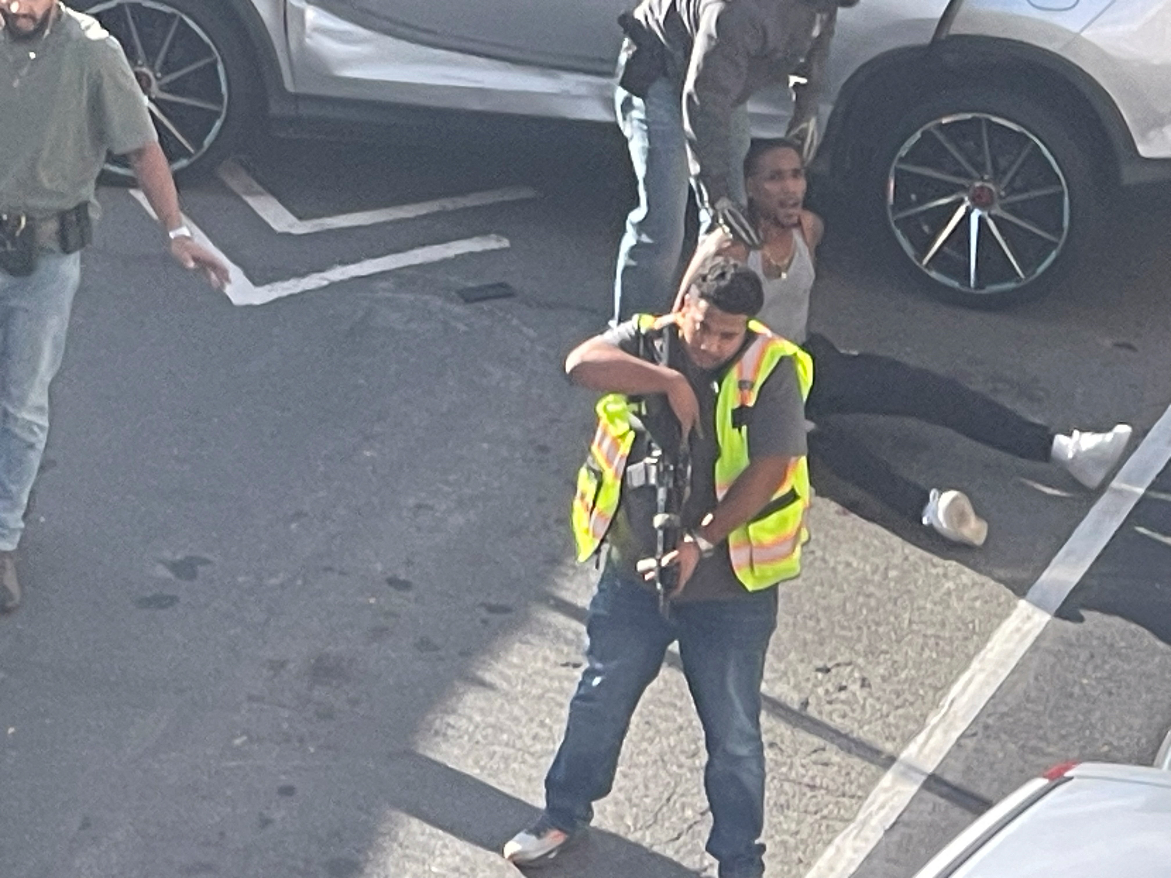 cover ICE agents shoot man in New York car with child present