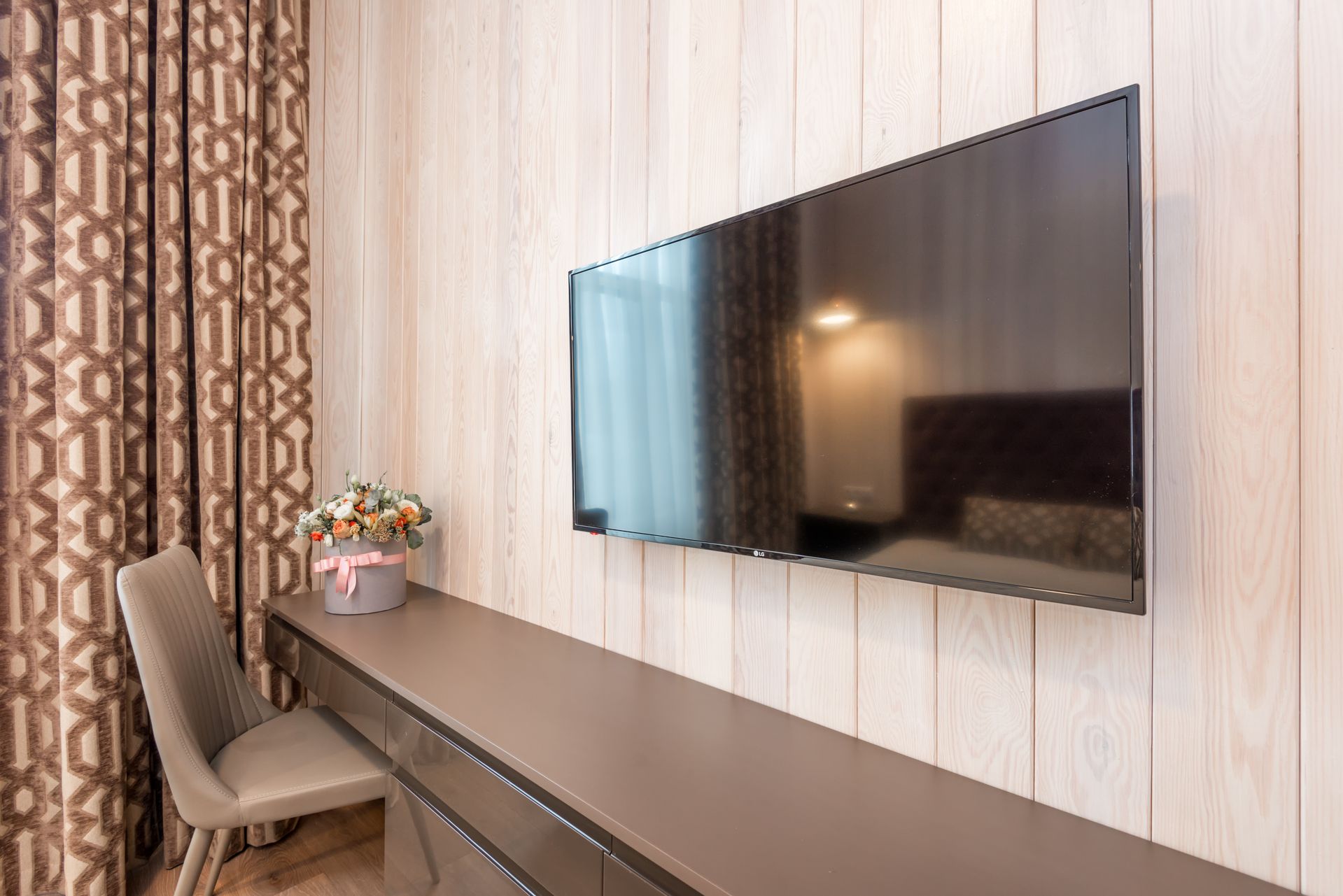 cover Premium TVs gain ground as manufacturers face rising component costs