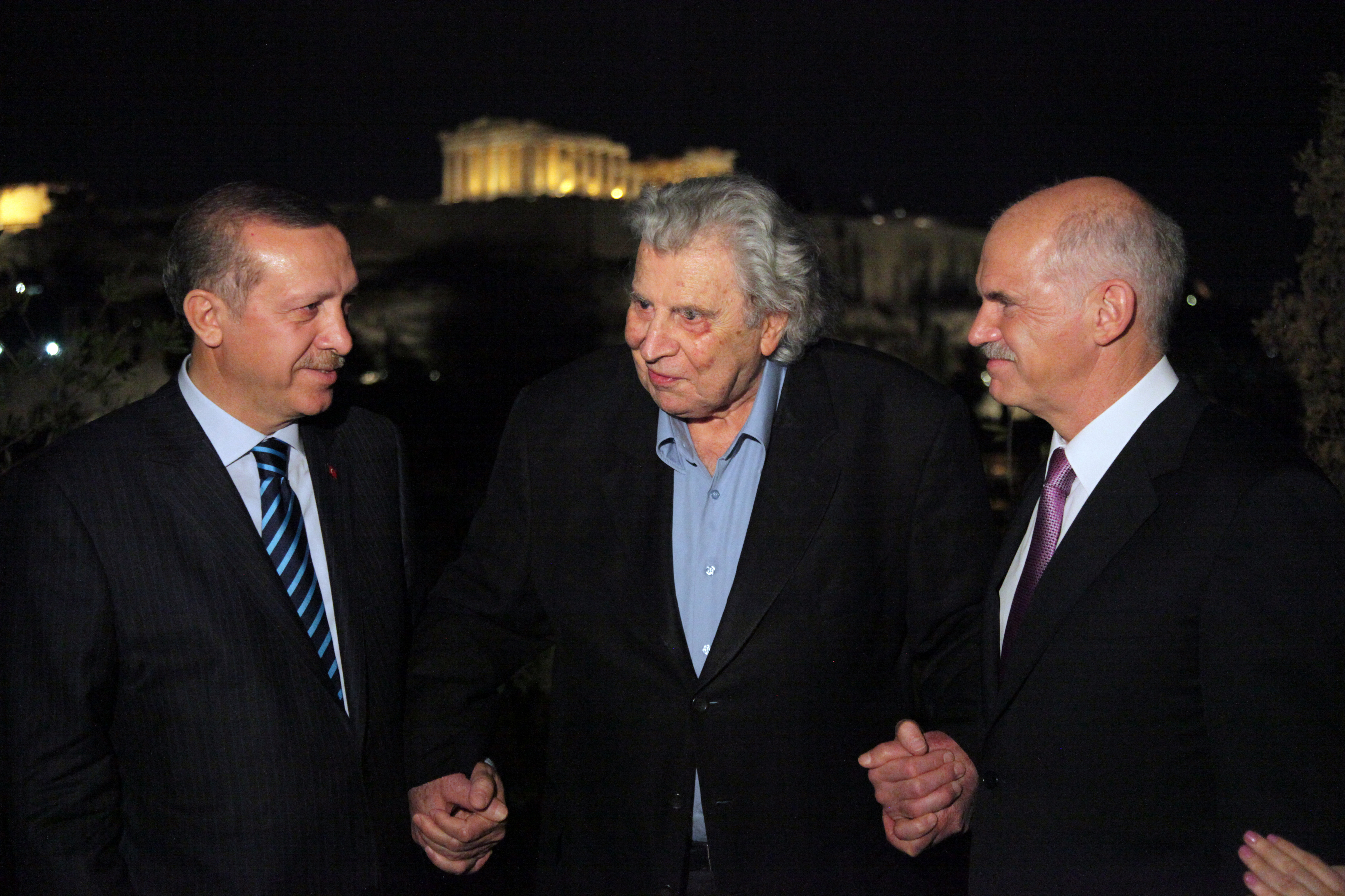 cover Mikis Theodorakis ‘saw himself as a Cypriot’