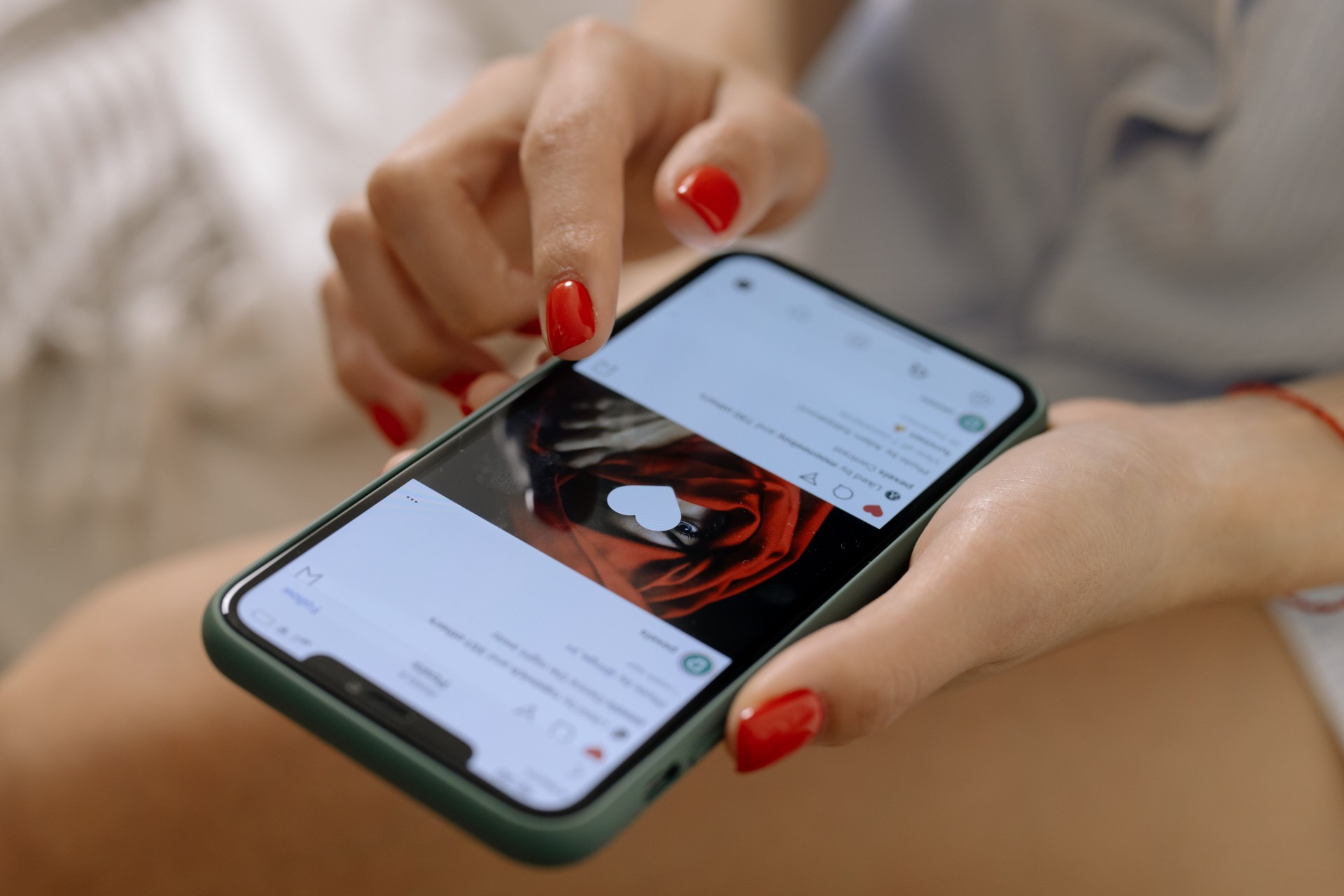 cover How to see who liked an Instagram post and find repeat likers