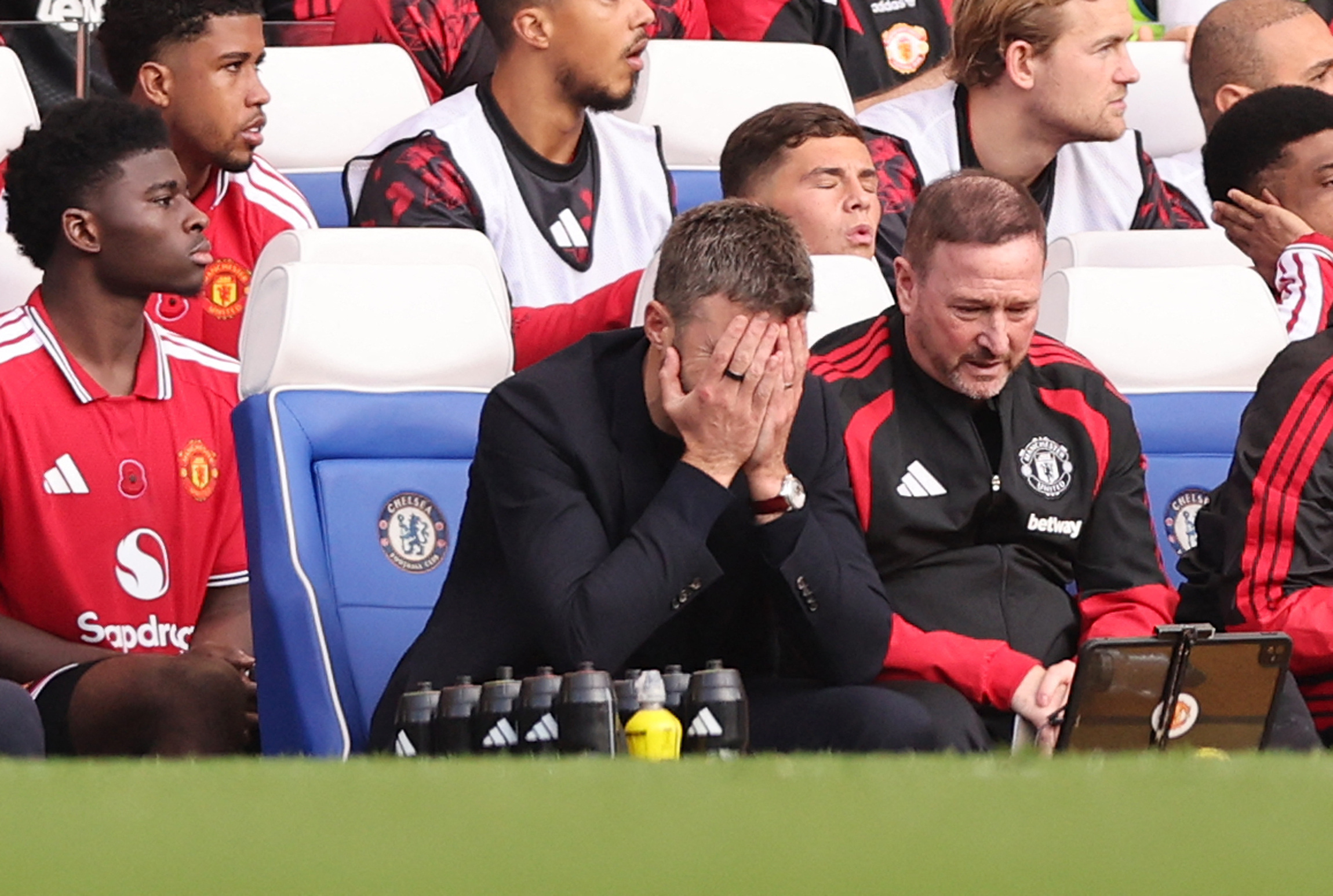 cover Pressure piles on Man United&#8217;s Carrick after 2-0 defeat at Chelsea
