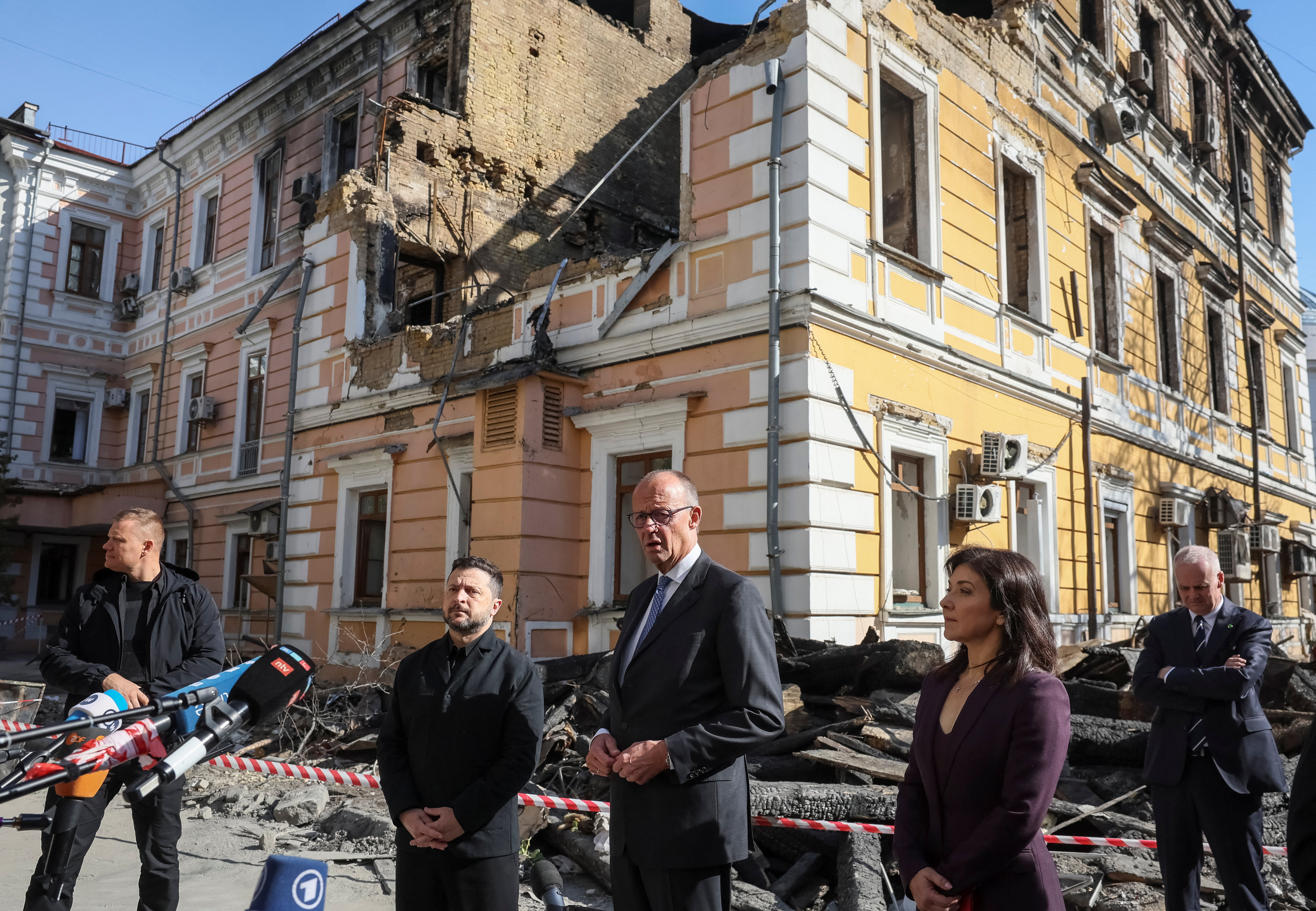 cover Germany&#8217;s Merz arrives in Kyiv to the sound of sirens and explosions