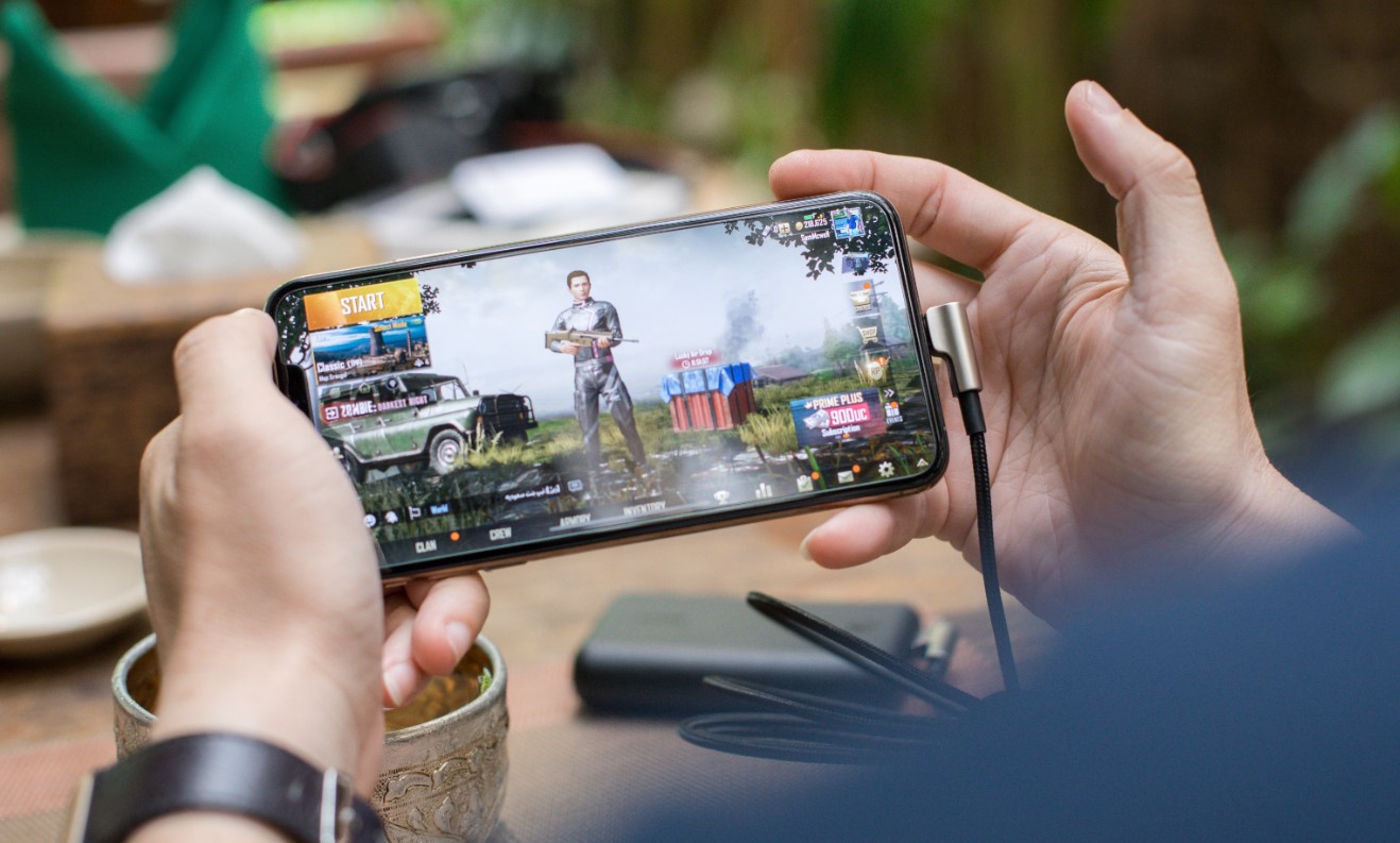 cover Mobile game developers embrace direct-to-consumer sales