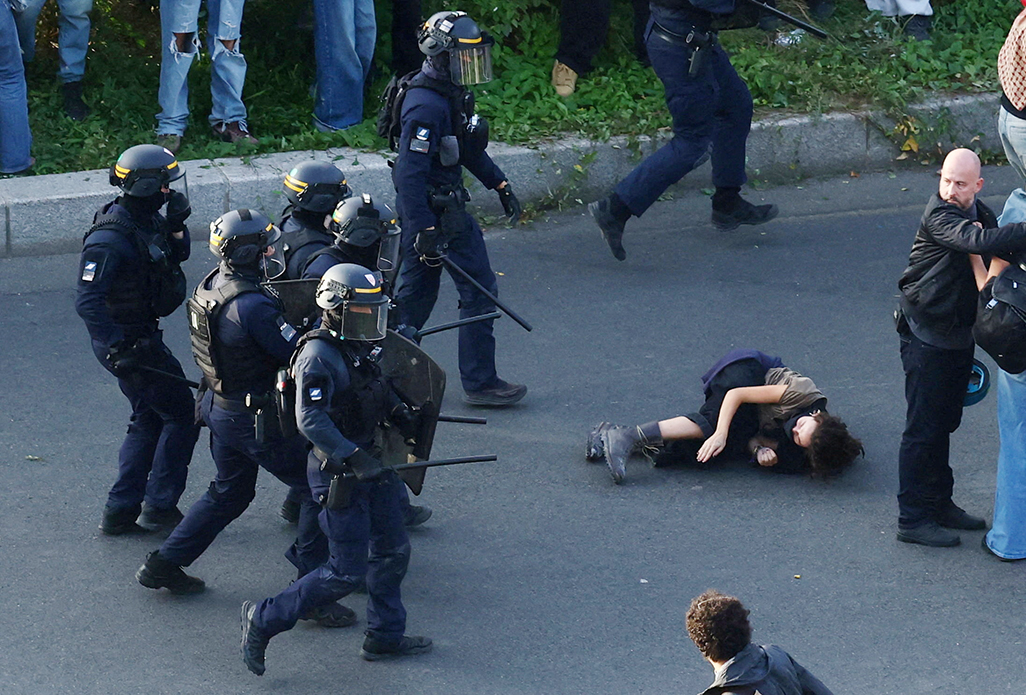 image France suspends use of stun grenades to police student protests