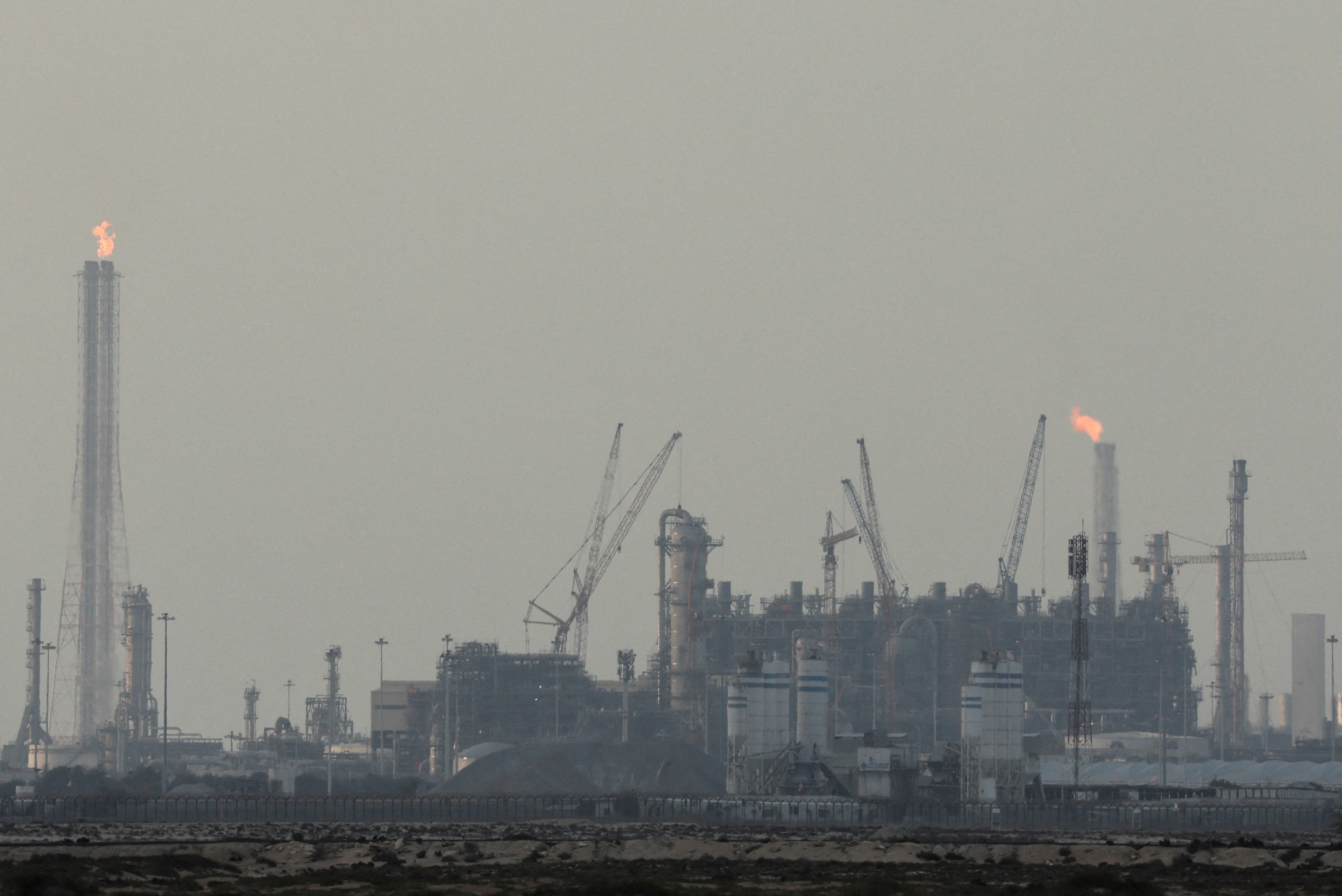 cover Qatar LNG exports remain severely disrupted despite recovery in Gulf oil shipments