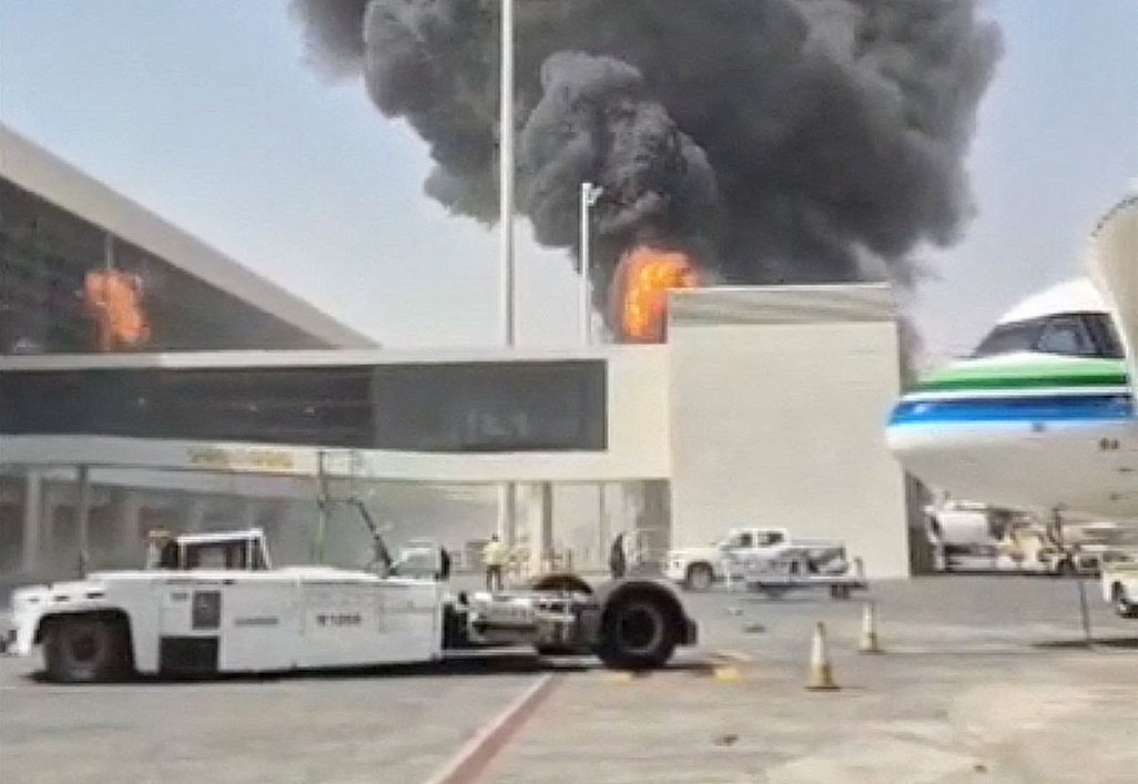 image Closure of Riyadh airport extended after deadly Houthi strikes