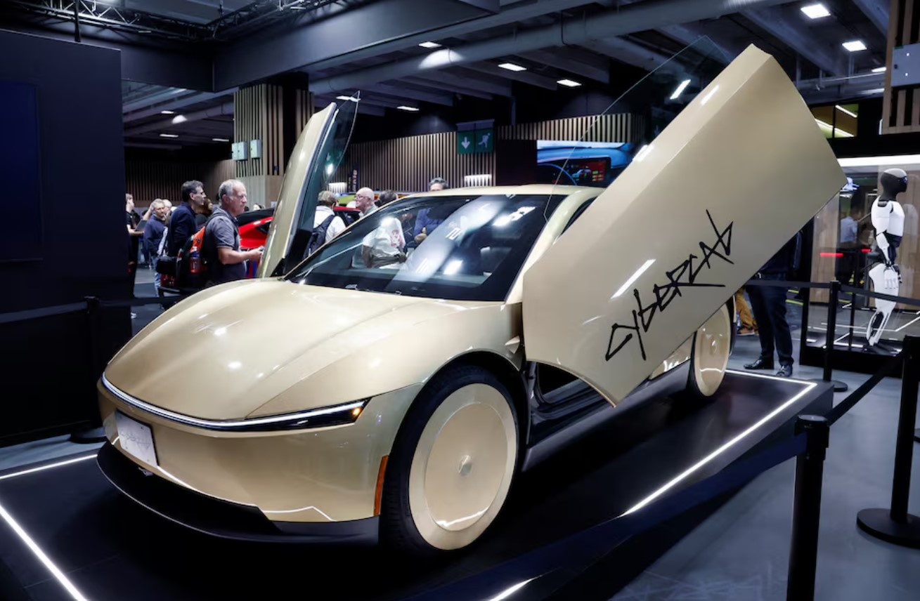 cover Tesla cash flow beats targets as lower capex raises AI strategy questions