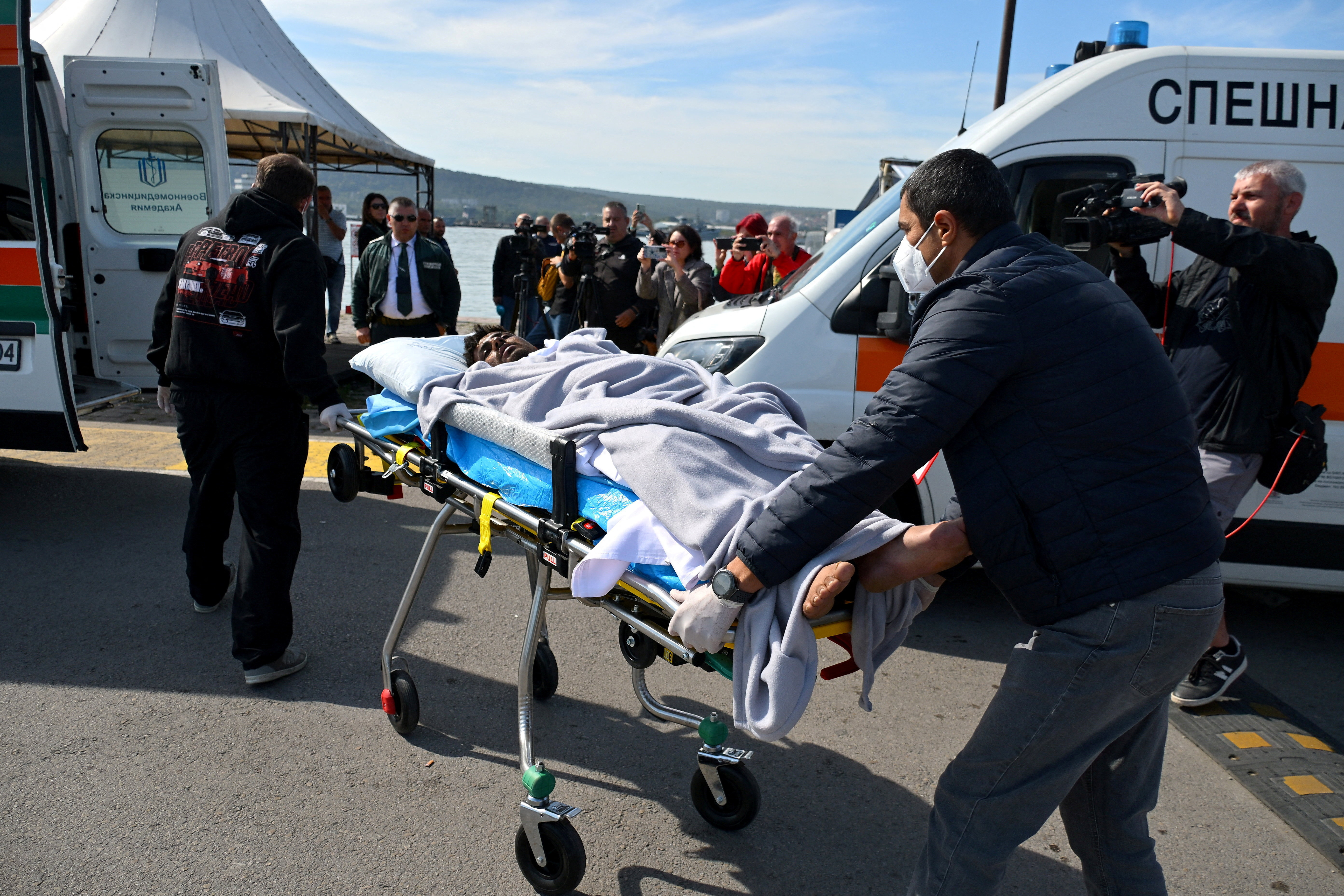cover Bulgaria halts rescue operation for crew of sunken ship