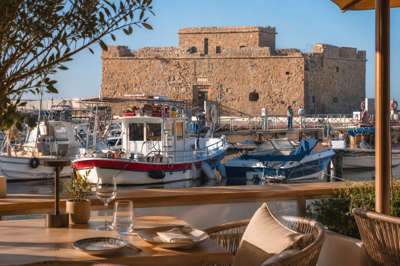 restaurant reviews background image